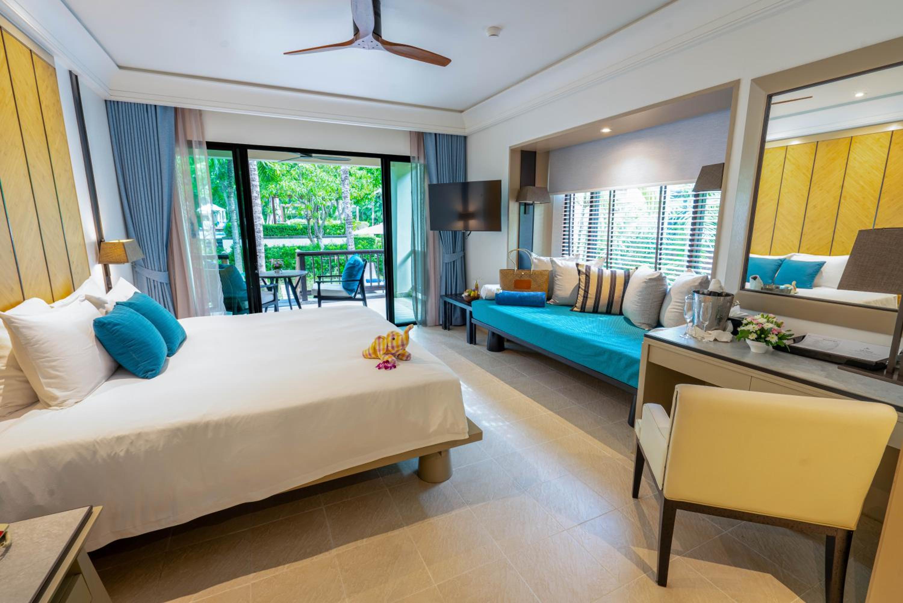 Deluxe Garden Pavilion King Room (Lower Floor) - Free Airport Shuttle - Photo 6