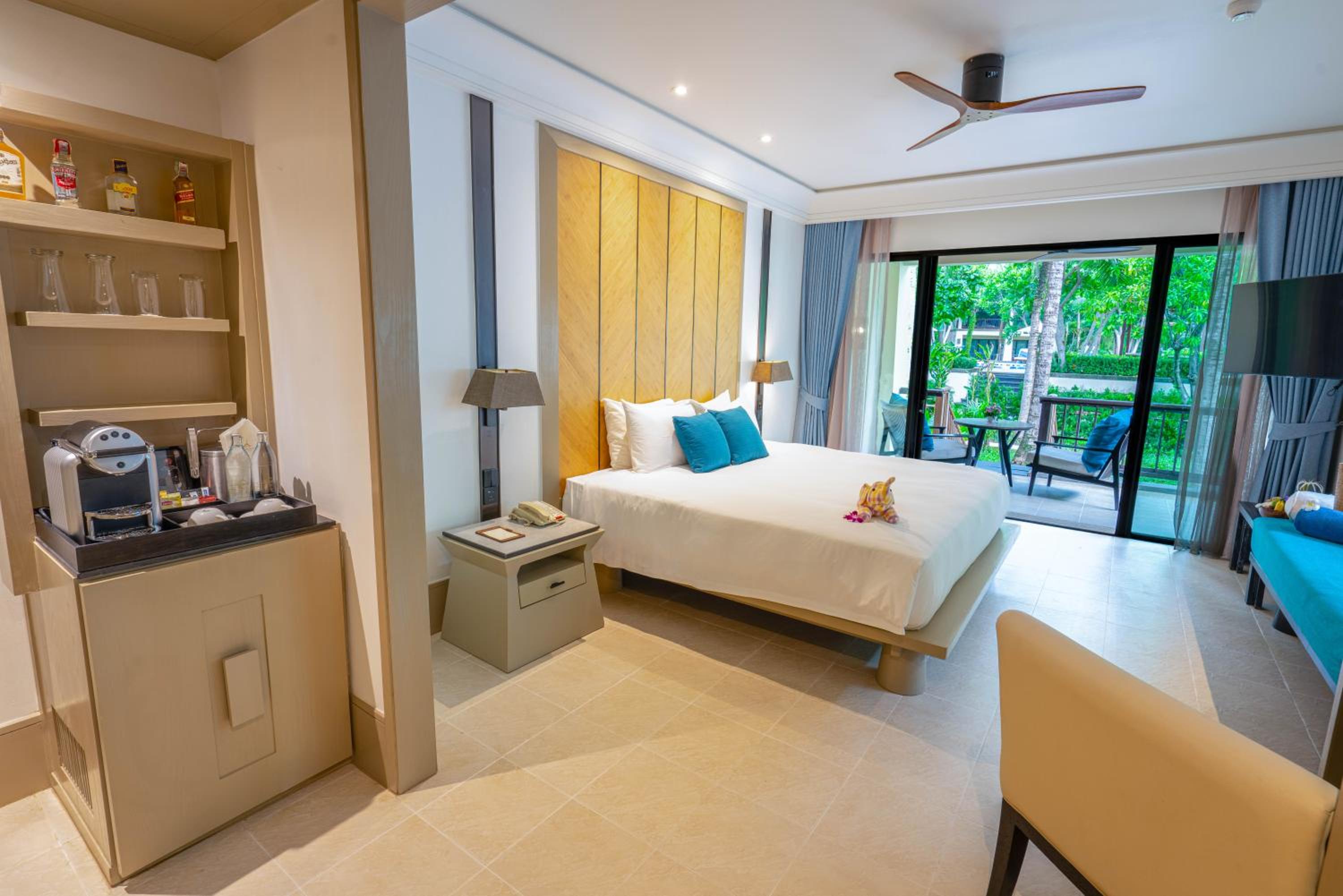 Deluxe Garden Pavilion King Room (Lower Floor) - Free Airport Shuttle - Photo 5