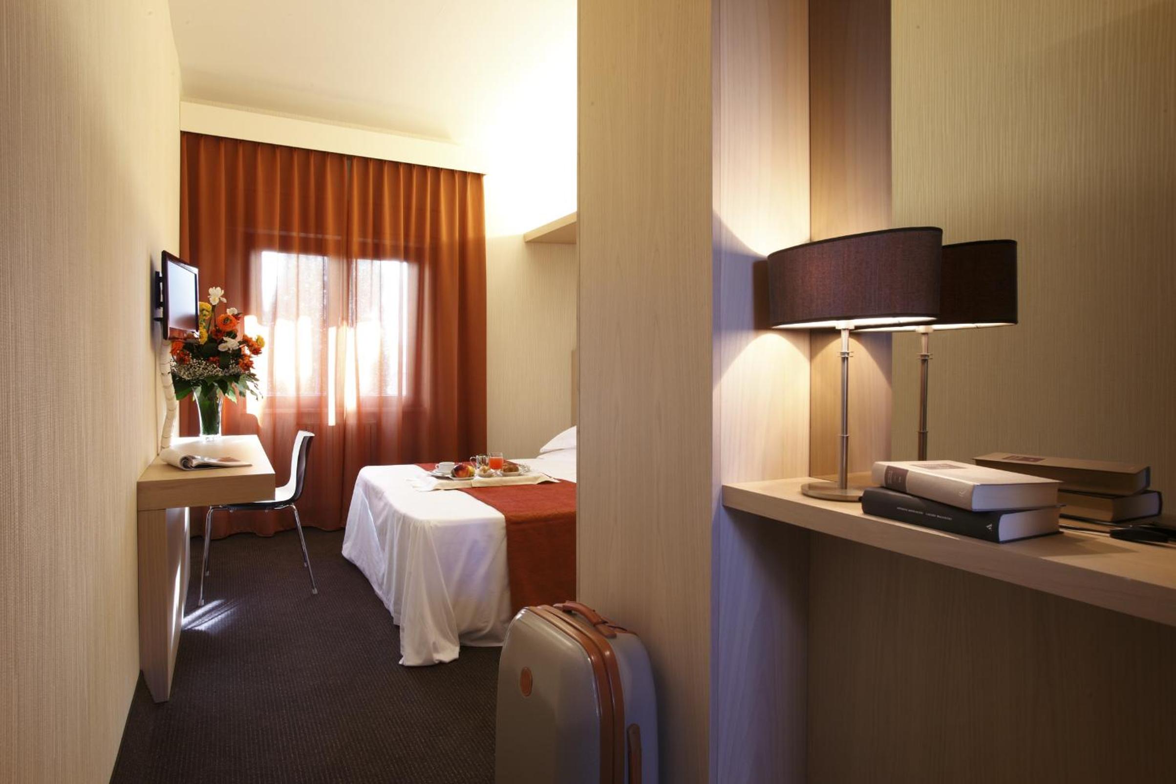Single Room photo 3