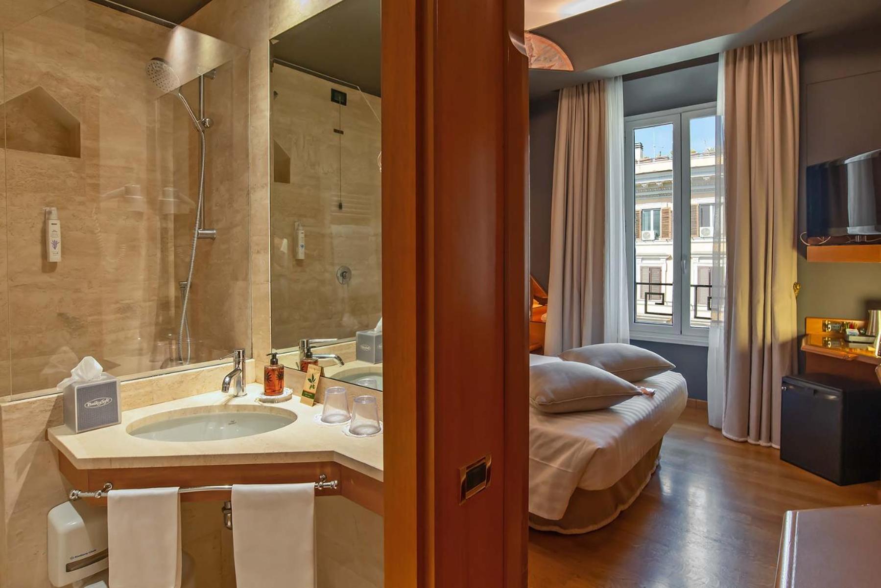 Double Room thumbnail 5