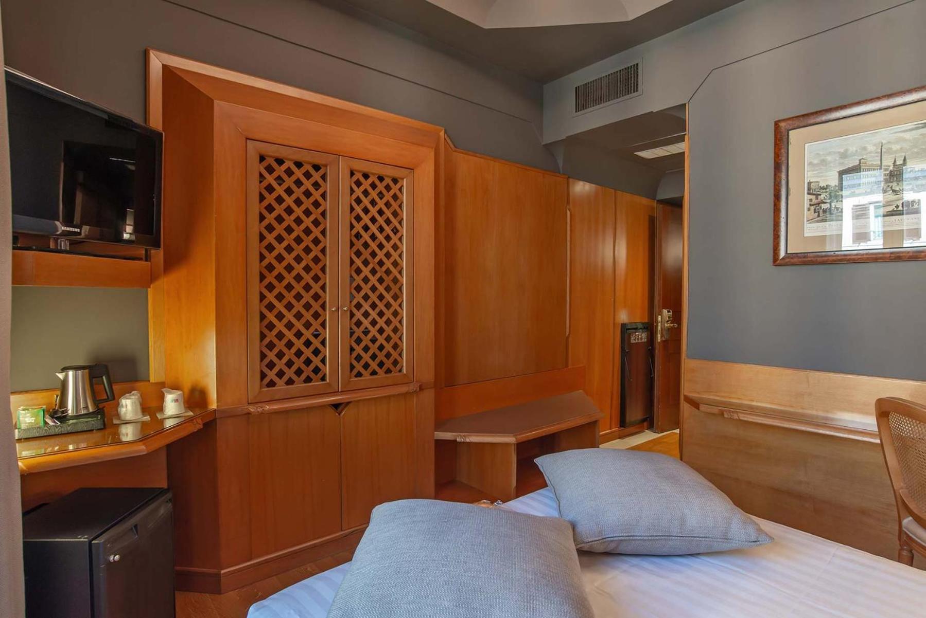 Double Room thumbnail 5