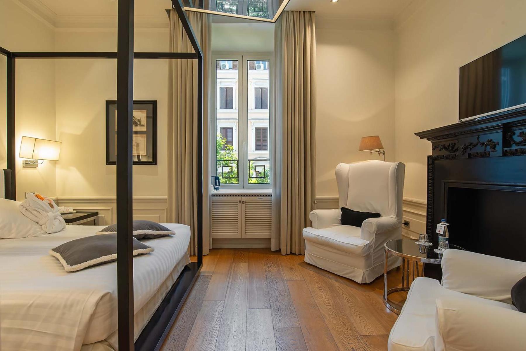 Deluxe Double Room thumbnail 6