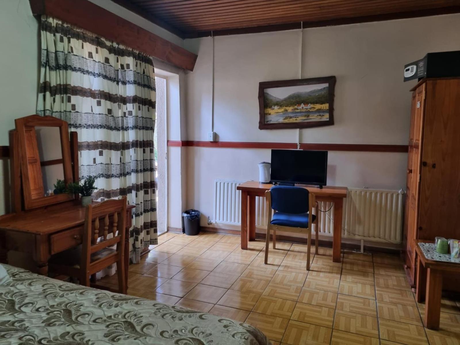 Standard Twin Room - Photo 9