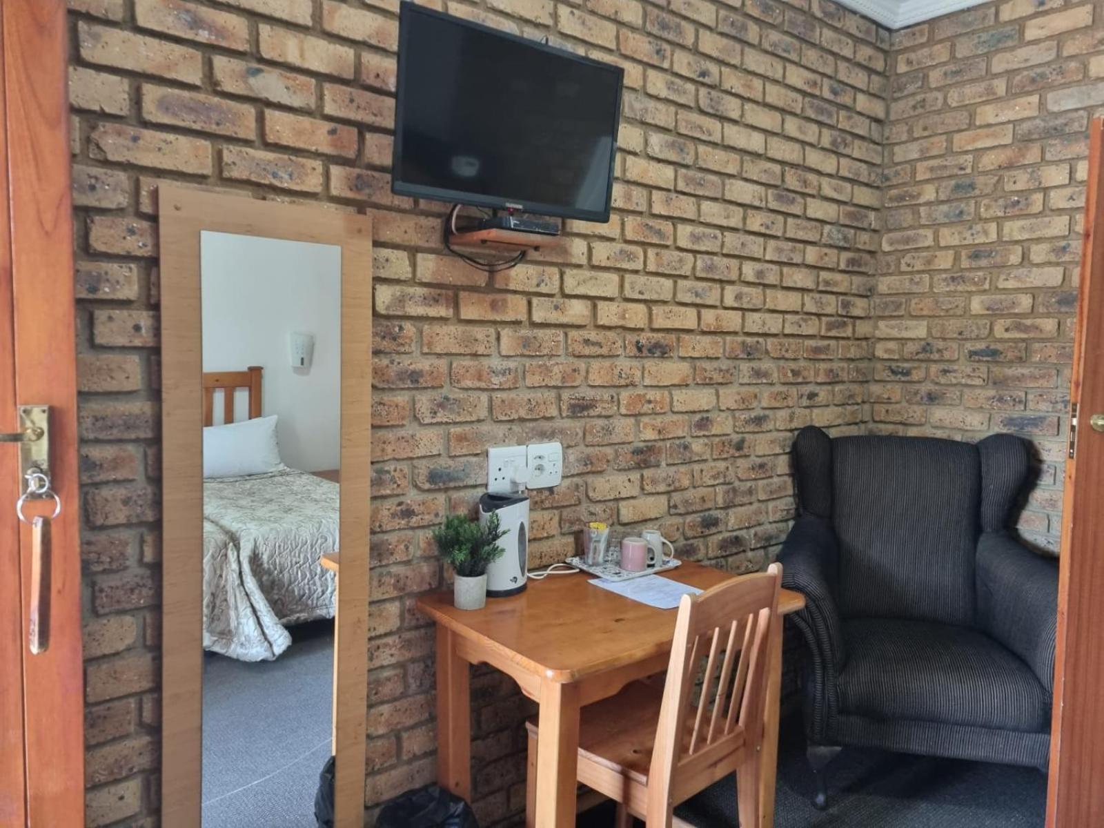 Standard Twin Room - Photo 4