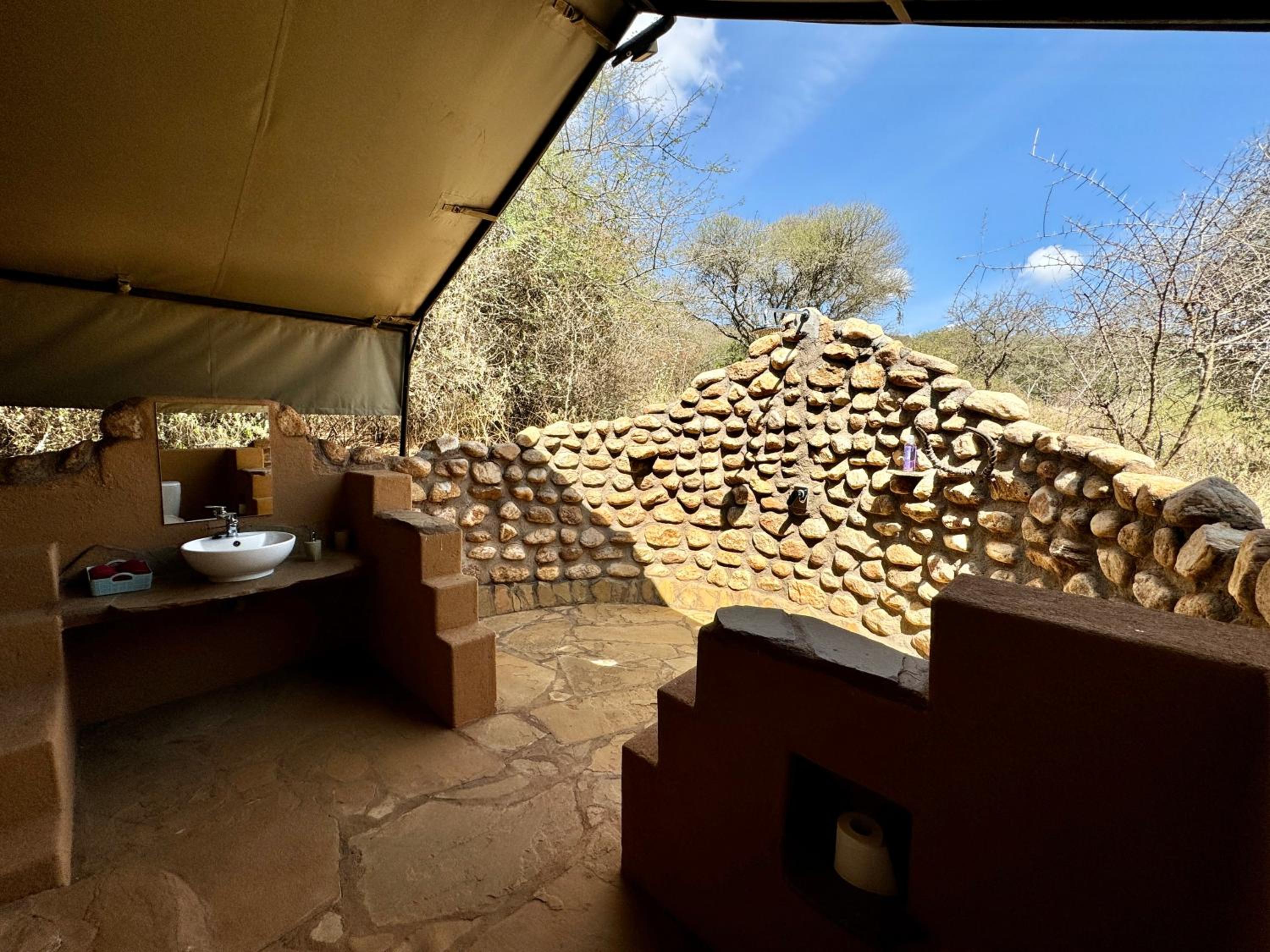Luxury Safari Tent photo 3