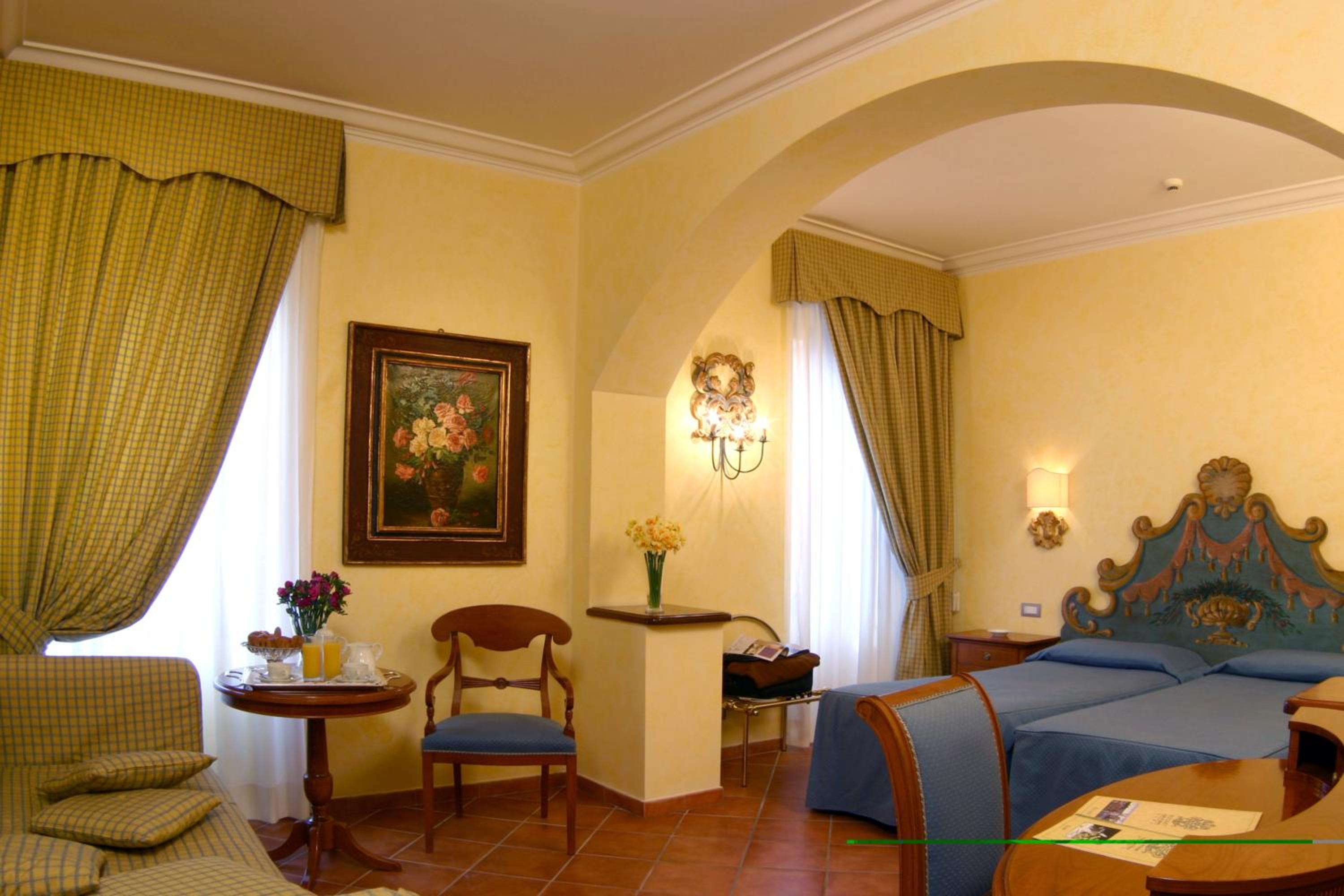 Superior Double or Twin Room - Via dei Greci 23 thumbnail 5