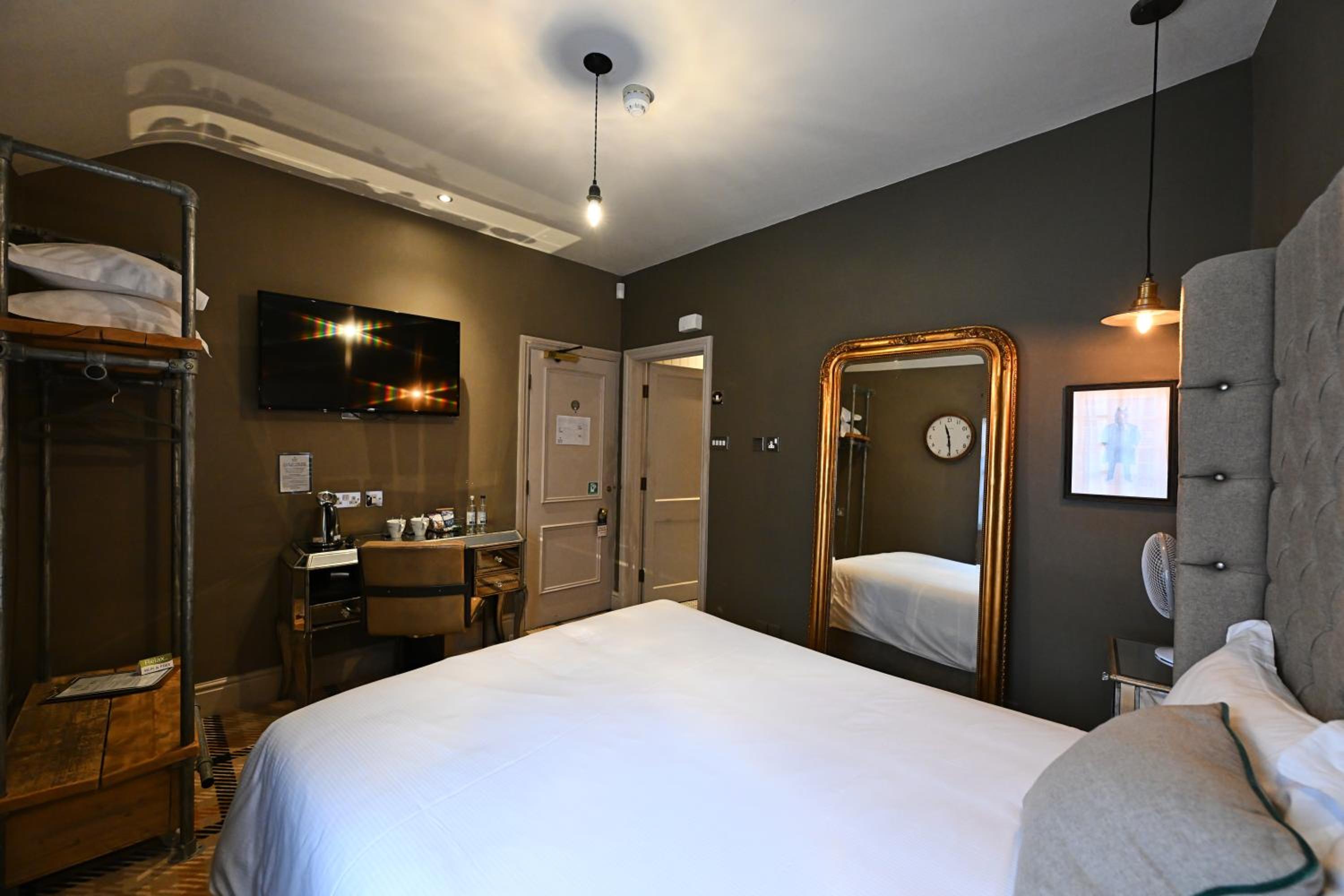   Cozy Double Room - Photo 1