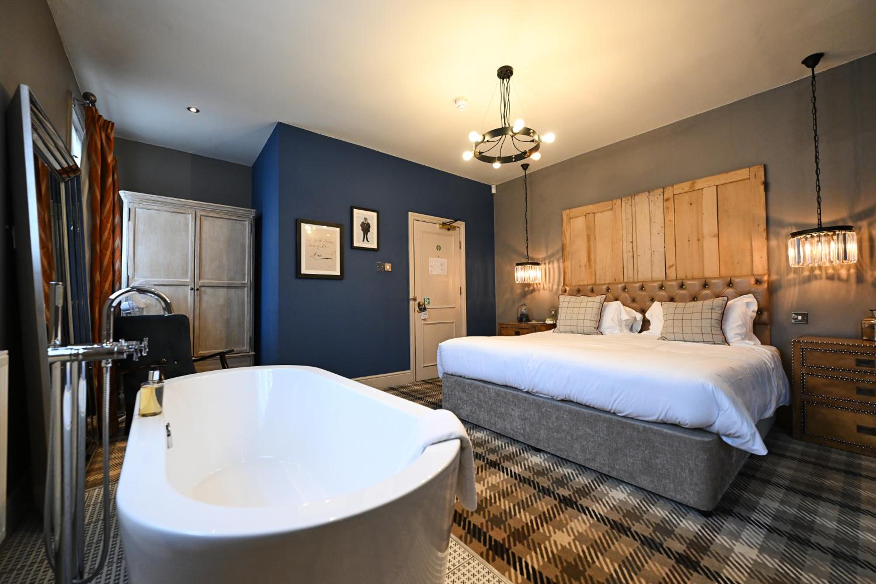 Suite - Photo 2