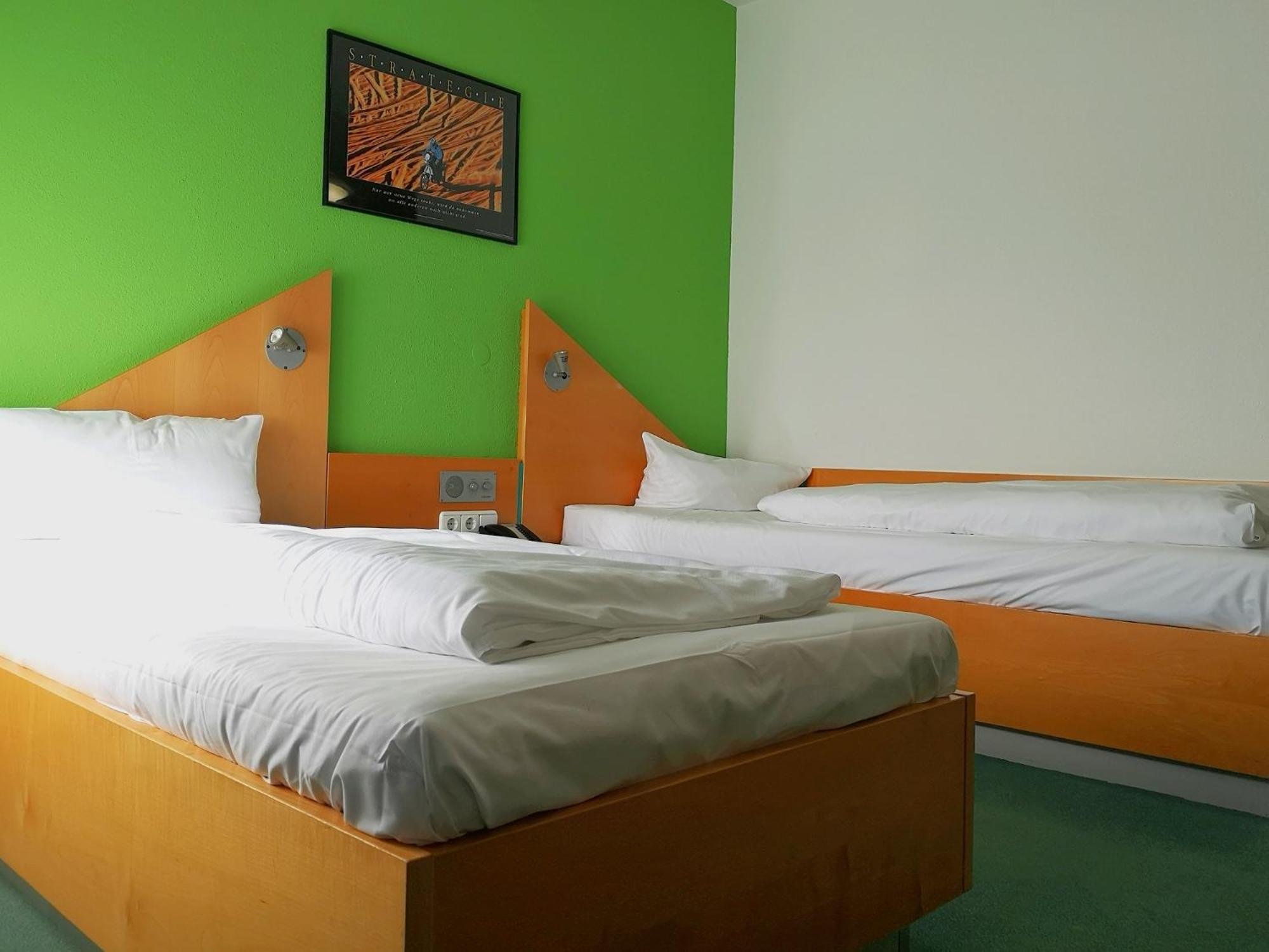 Triple Room with Bathroom - Photo 4