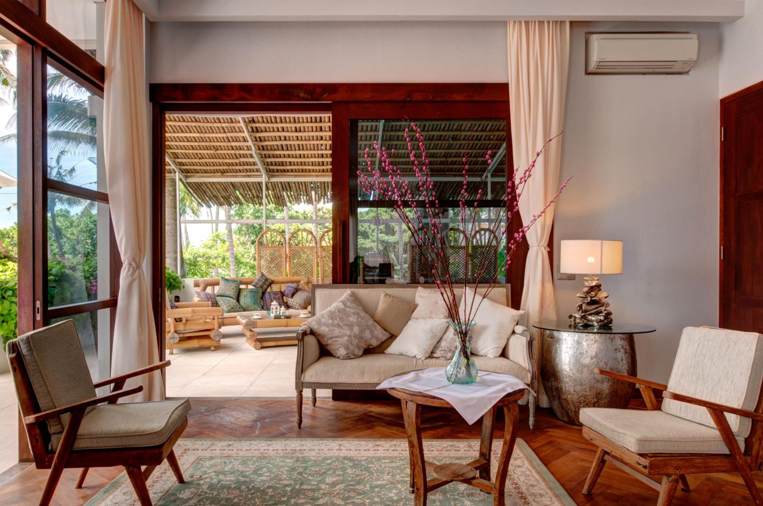Villa photo 1