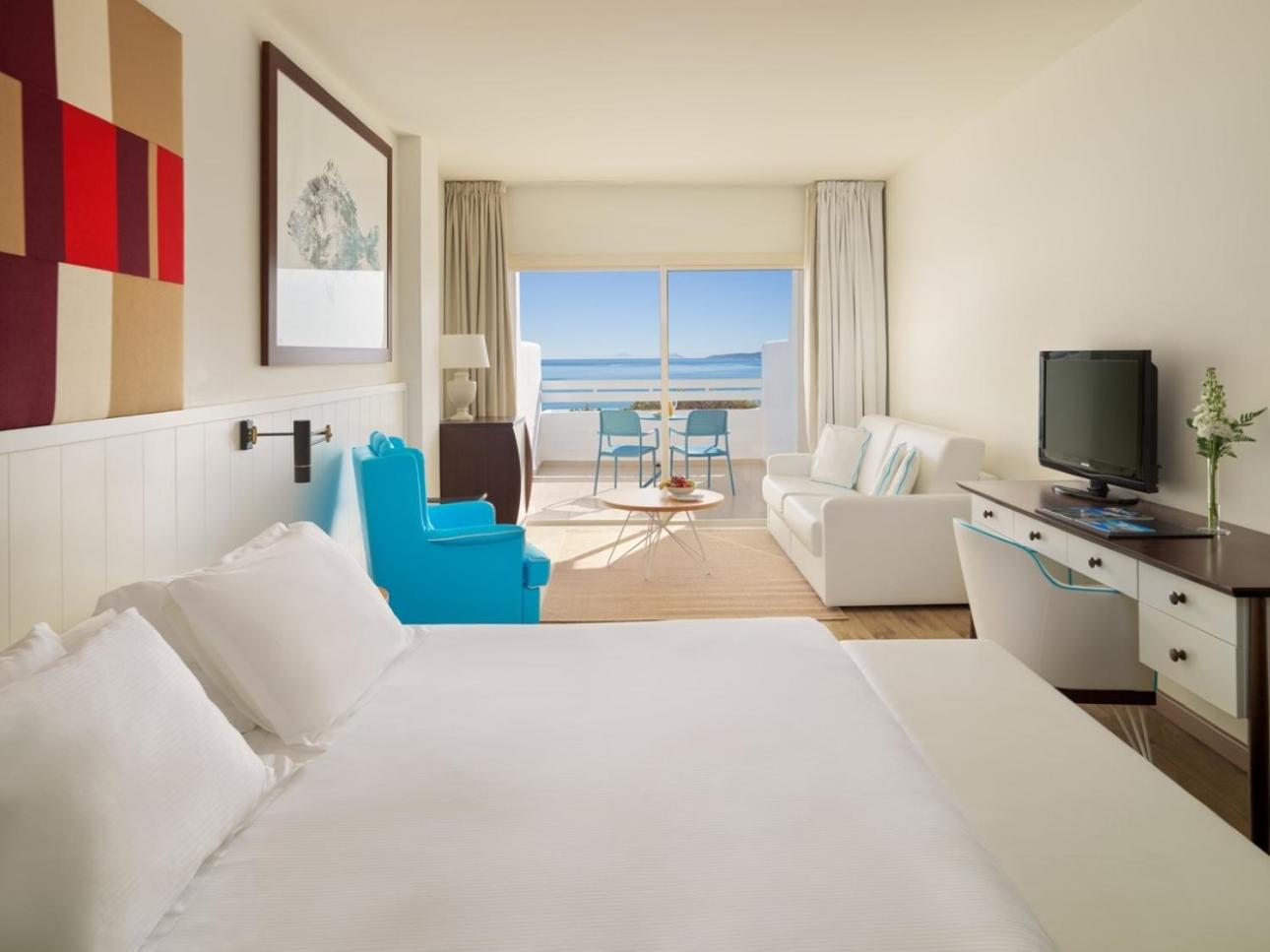 Superior Family Room with Sea View (3 Adults) - Photo 4