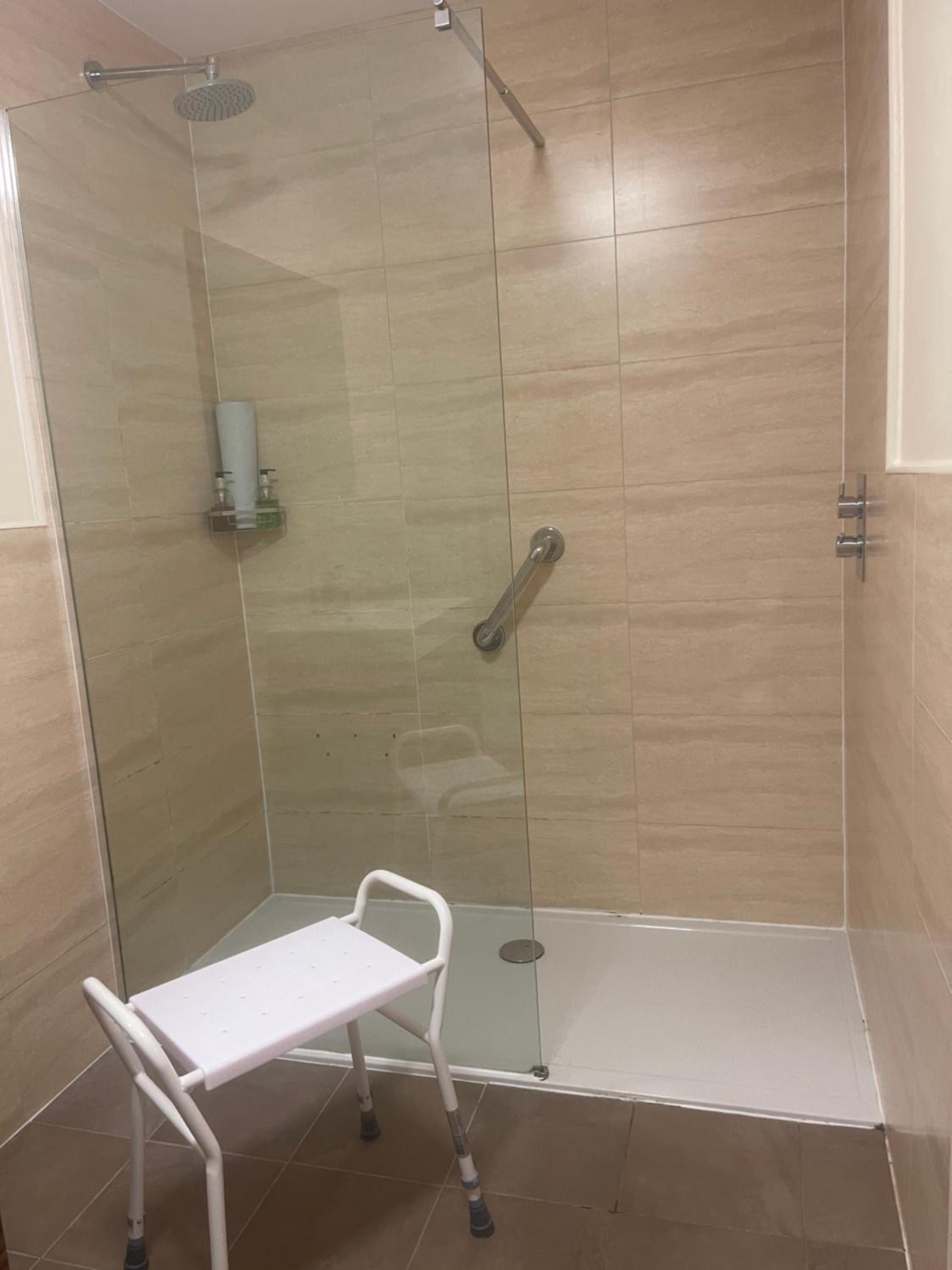 King Room - Disability Access photo 2