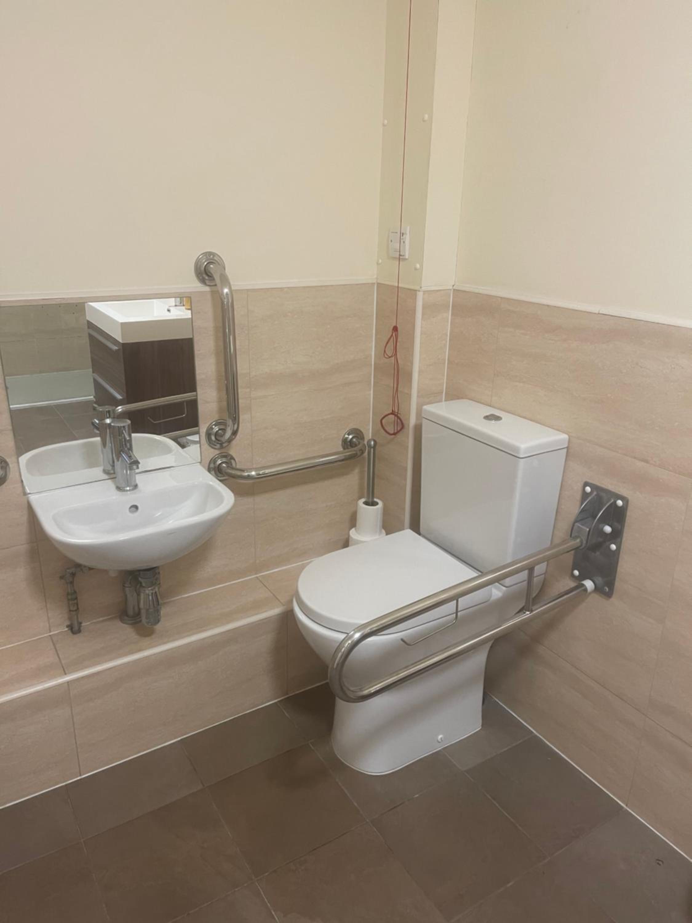 King Room - Disability Access photo 3