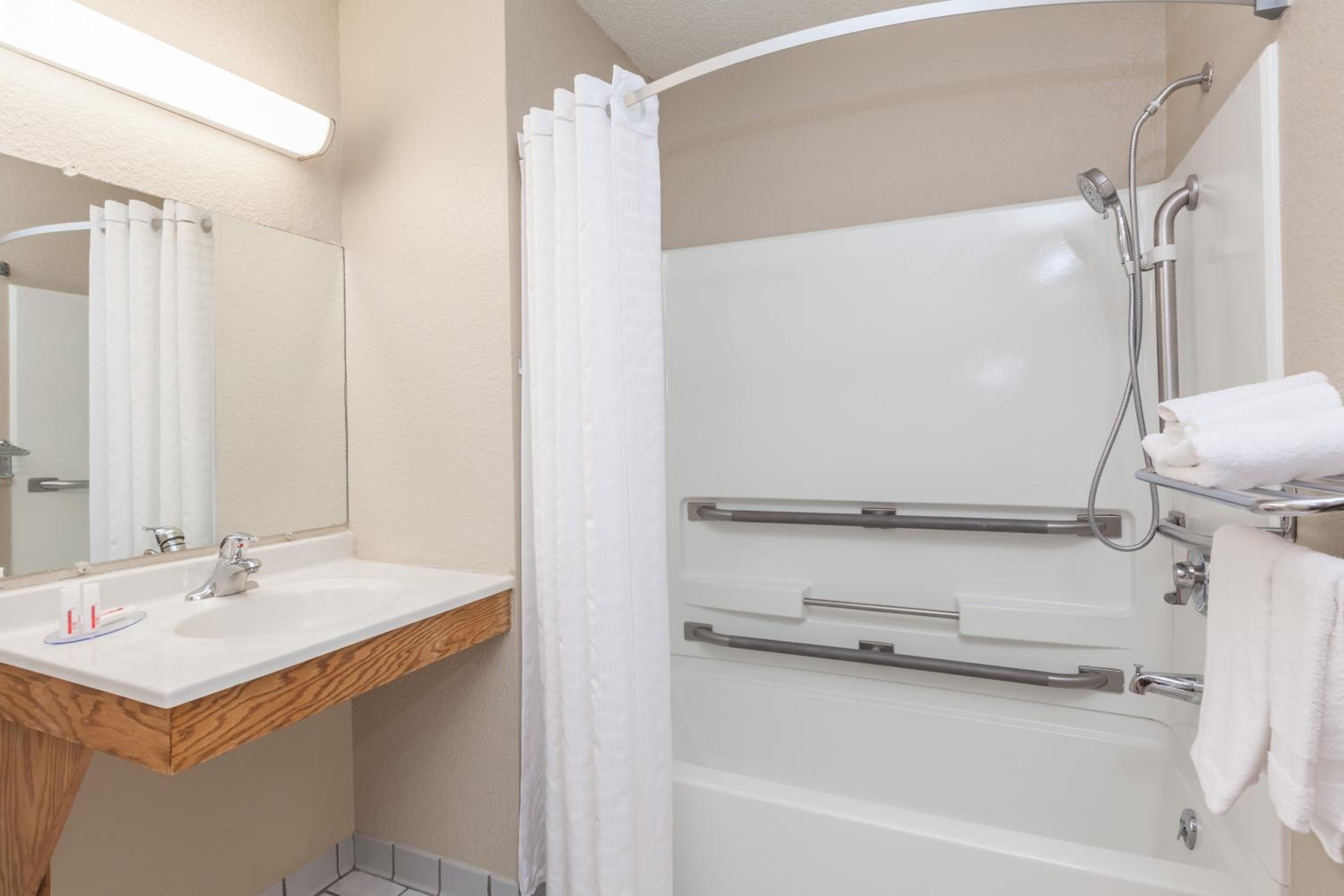 Queen Room - Disability Access/Non-Smoking - Photo 3