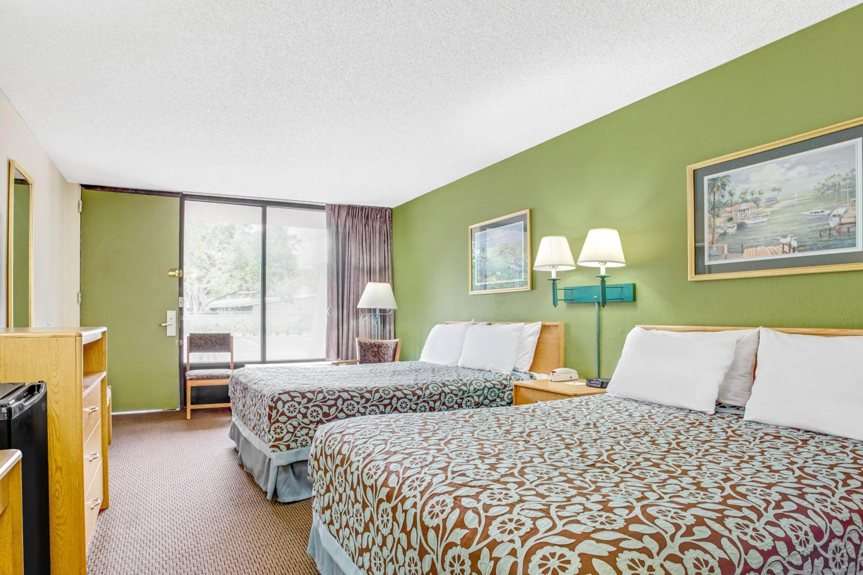 2 Double Beds, Pool Side, Smoking