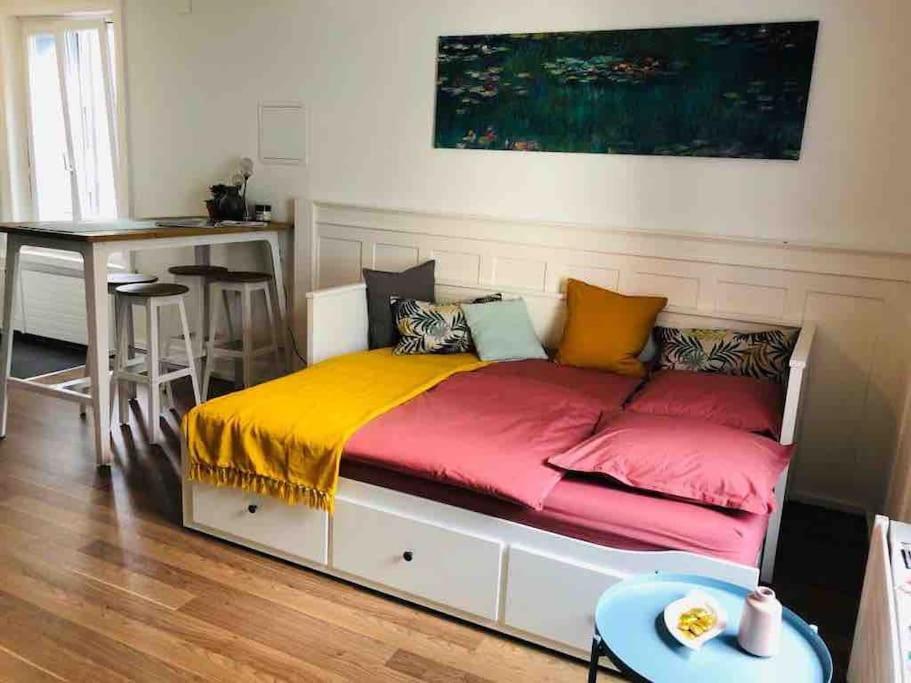 One-Bedroom Apartment photo 2