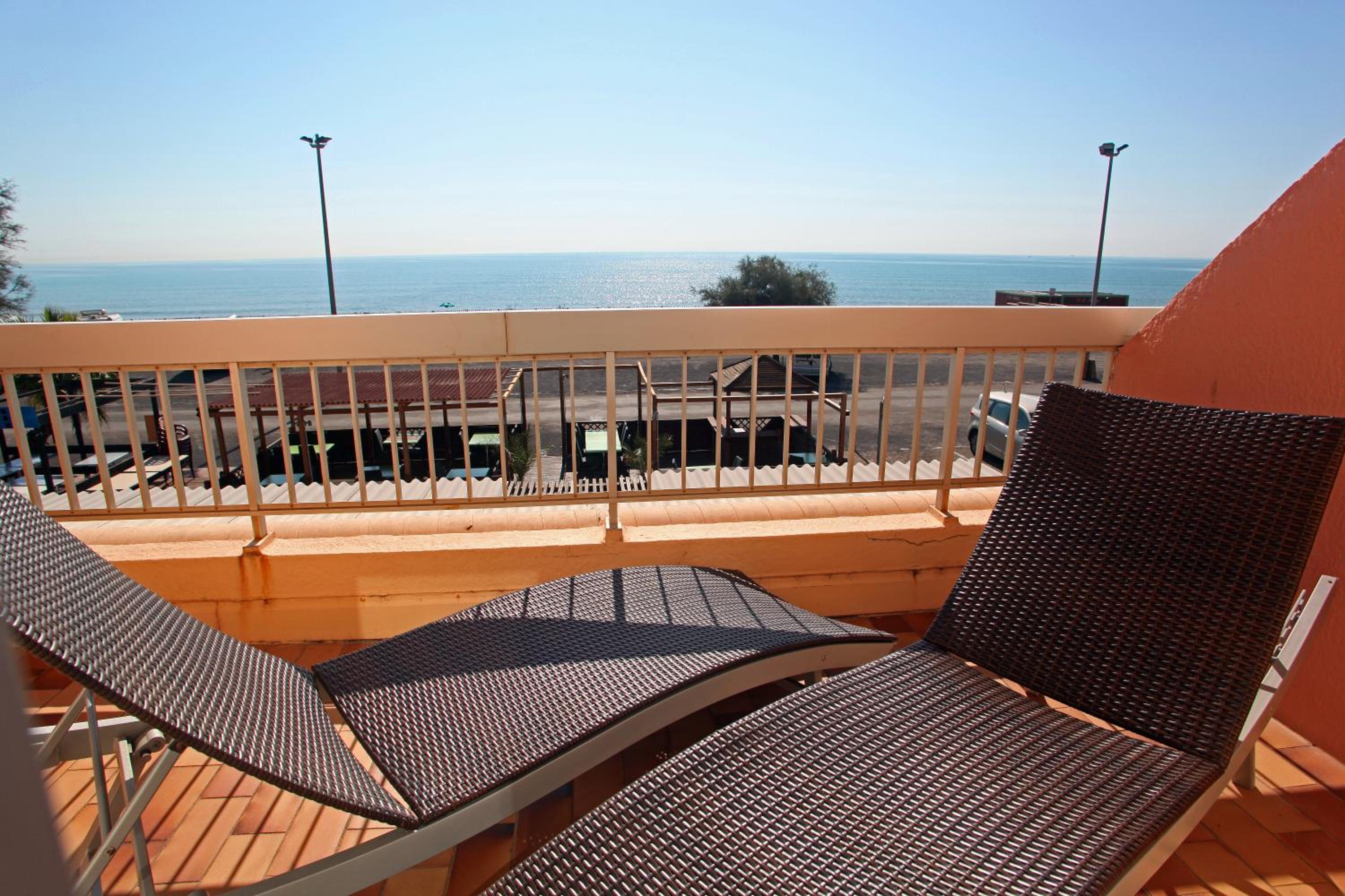 Double Room with Private Terrace and Sea View photo 2