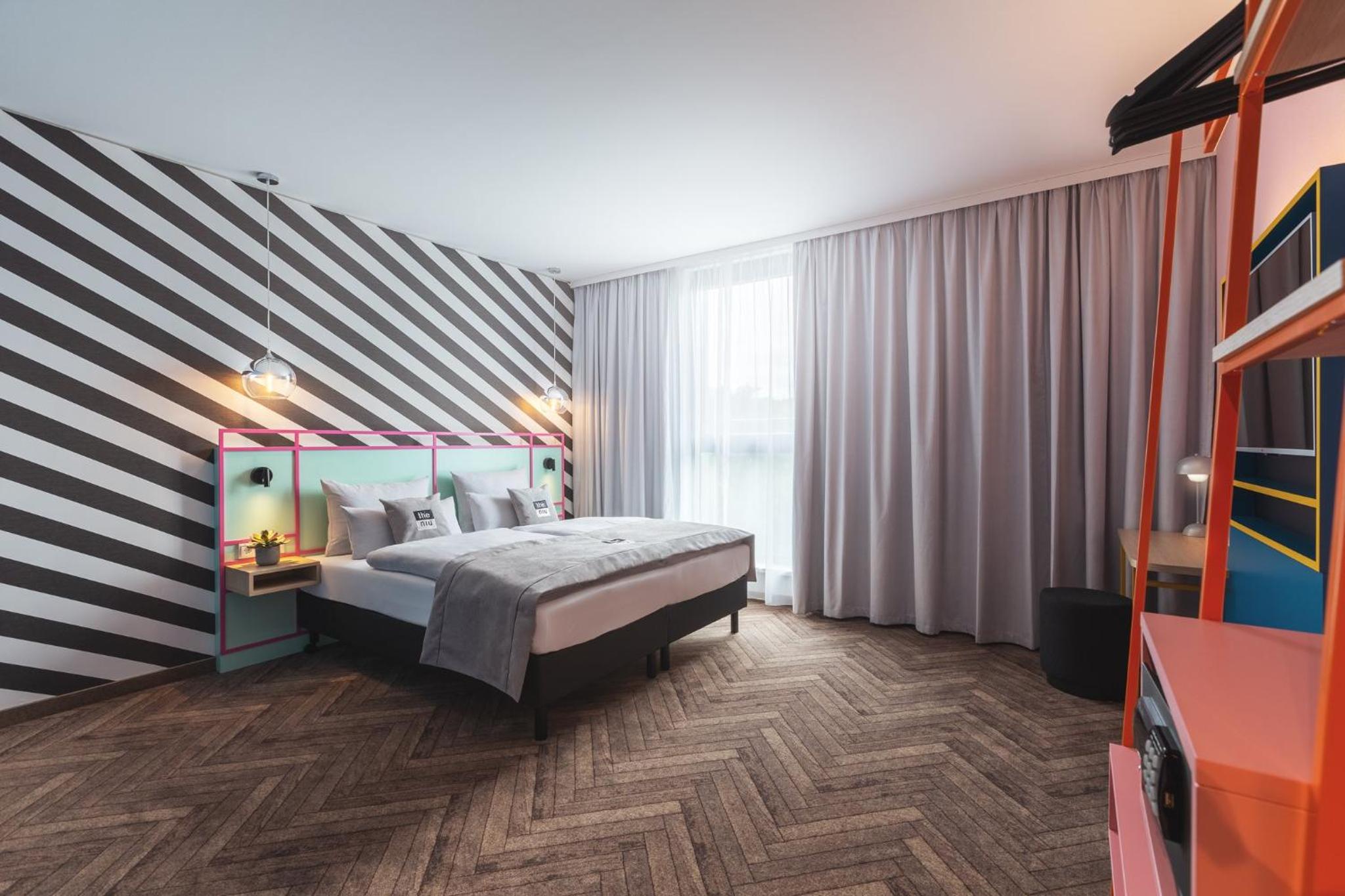 Premium Queen Room with Kitchenette and Accessible