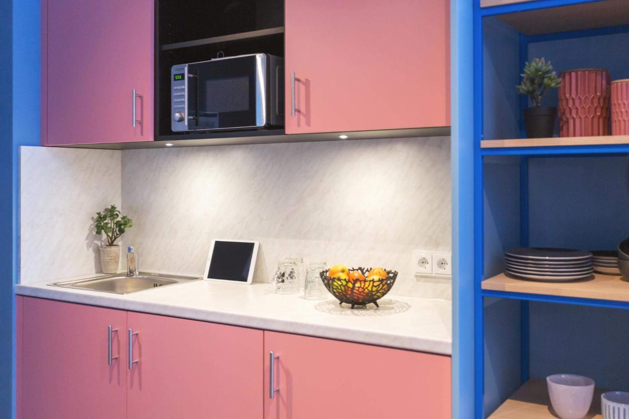 Premium Queen Room with Kitchenette photo 2