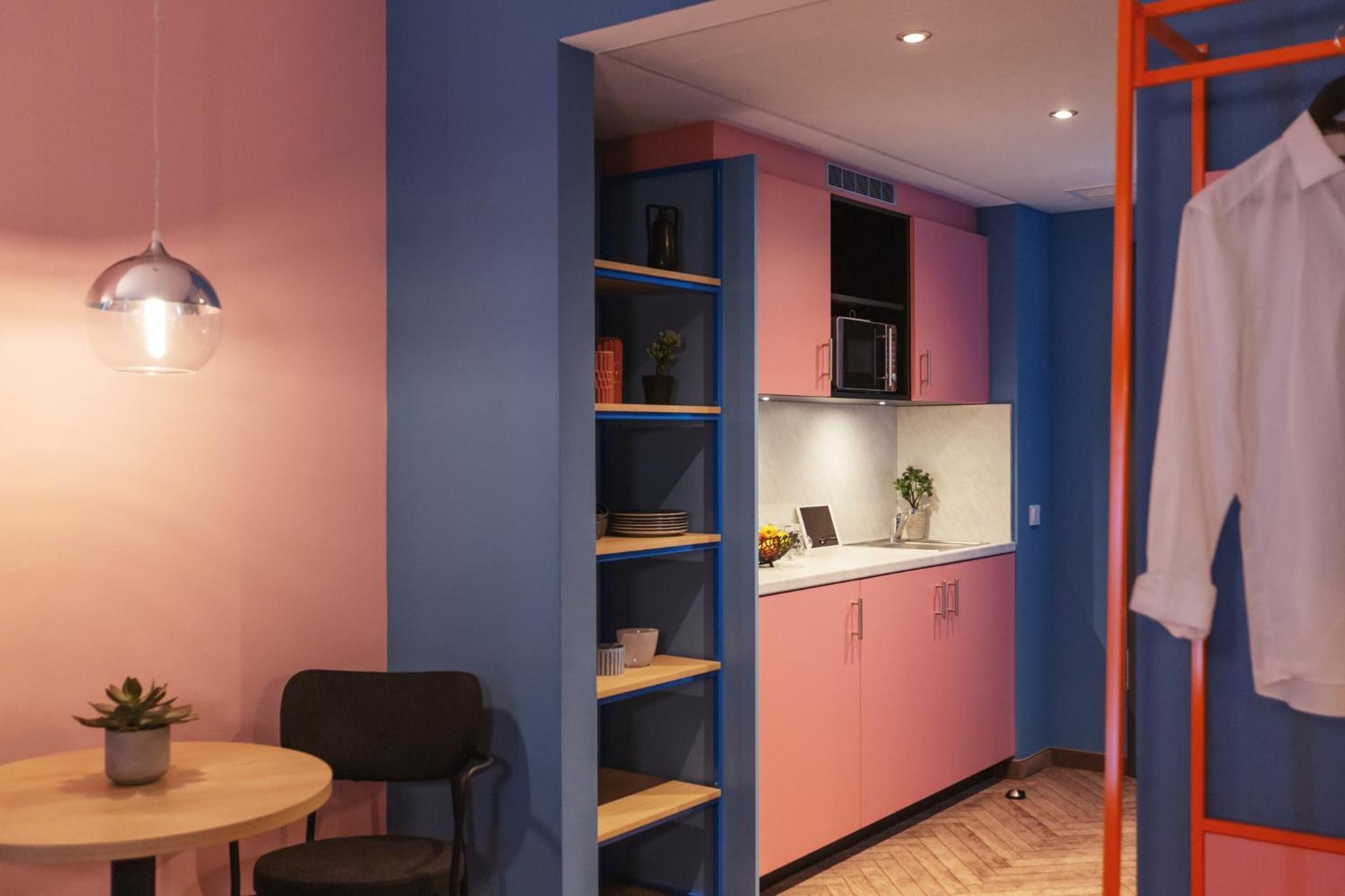 Premium Queen Room with Kitchenette photo 3