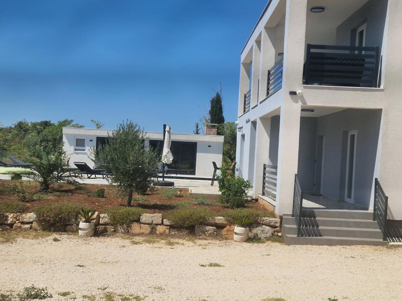 Villa photo 2