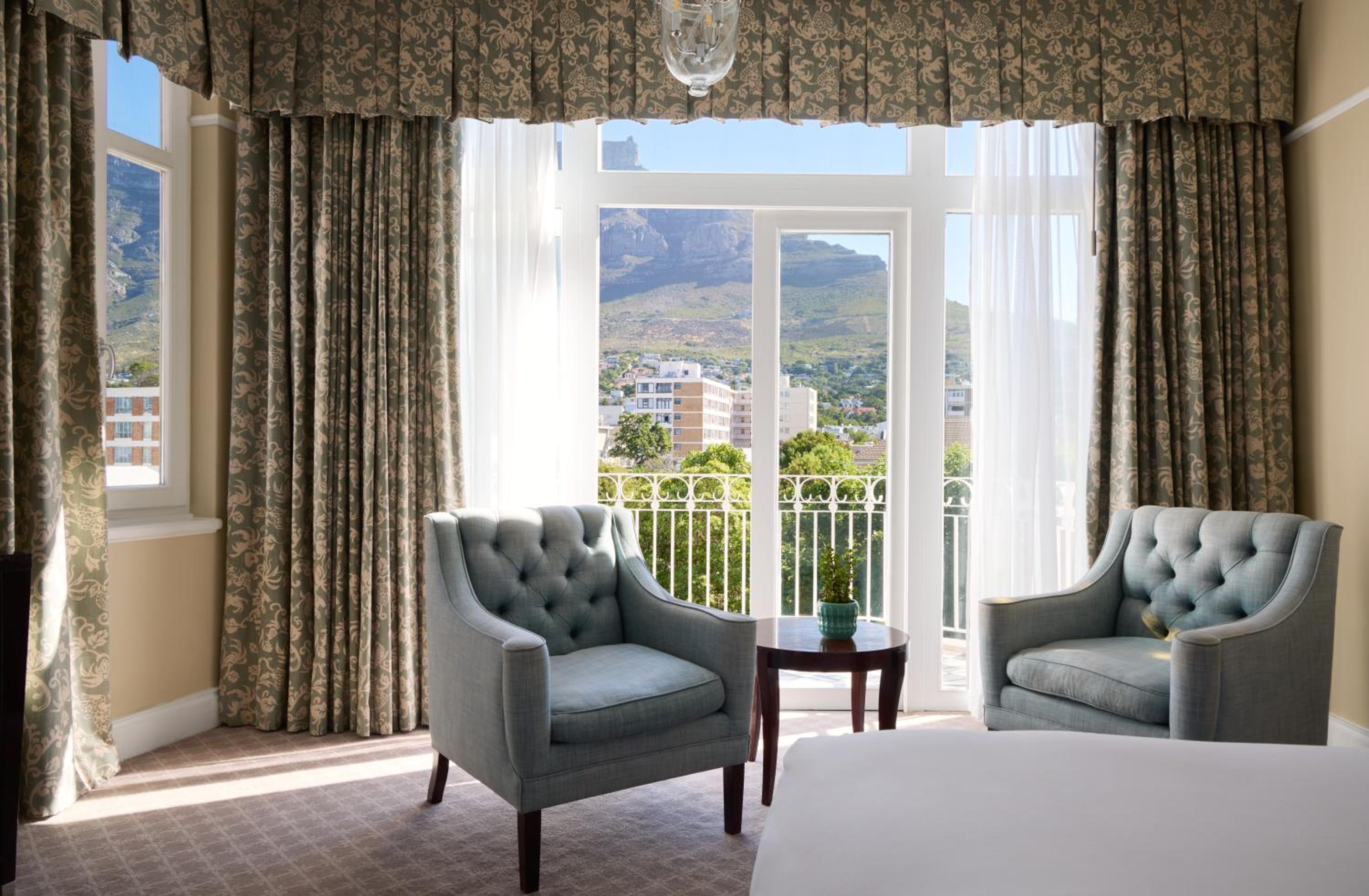 Deluxe Junior Suite - Photo 2