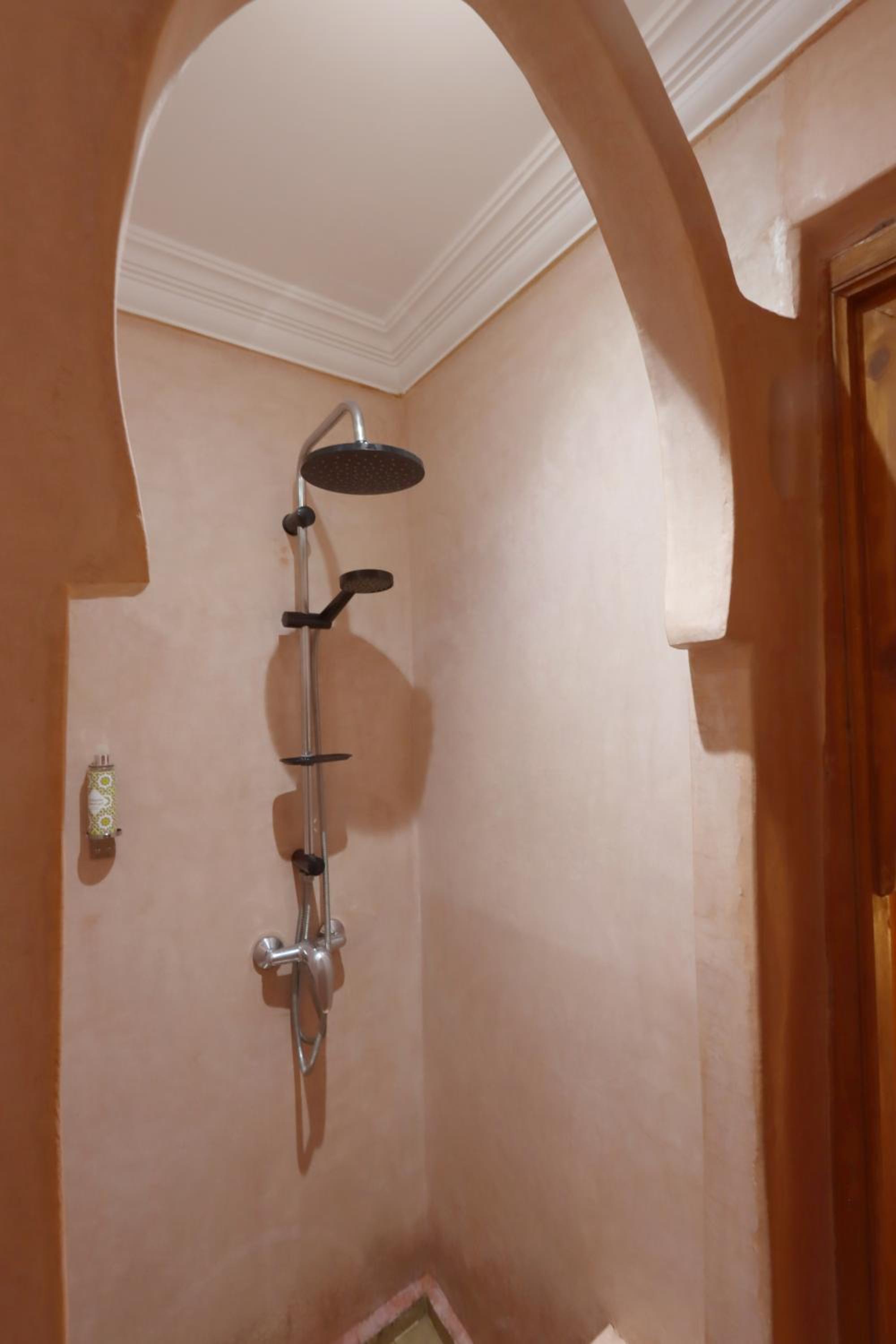 Standard Double Room - Photo 8