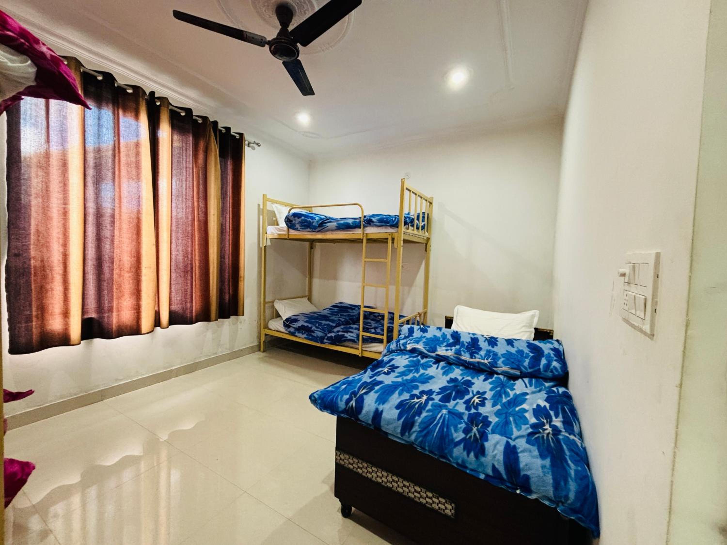 Bunk Bed In Mixed Dormitory Room photo 3