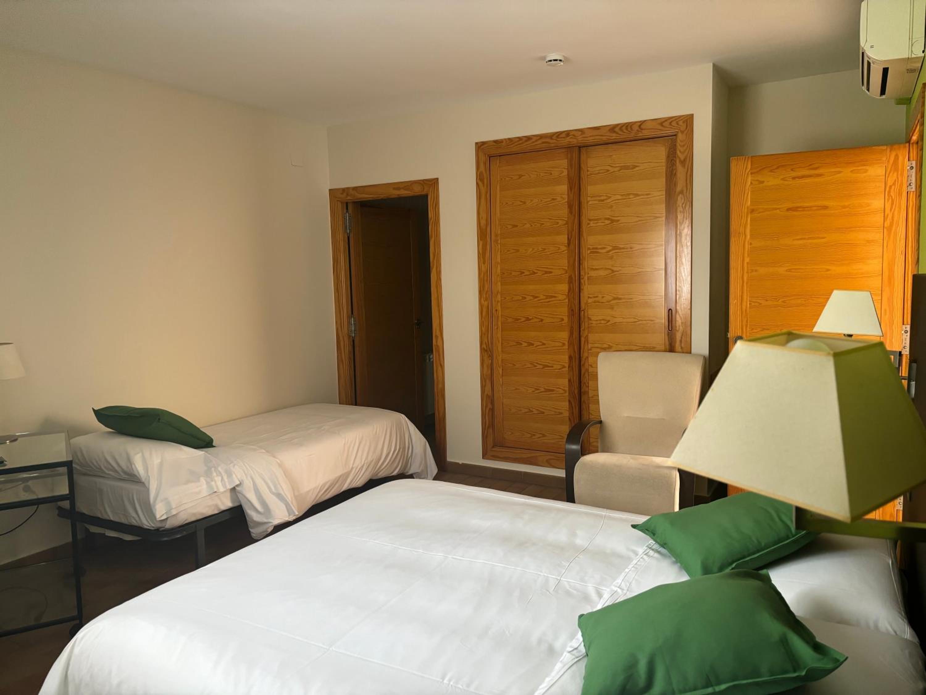Triple Room with Private Bathroom photo 3