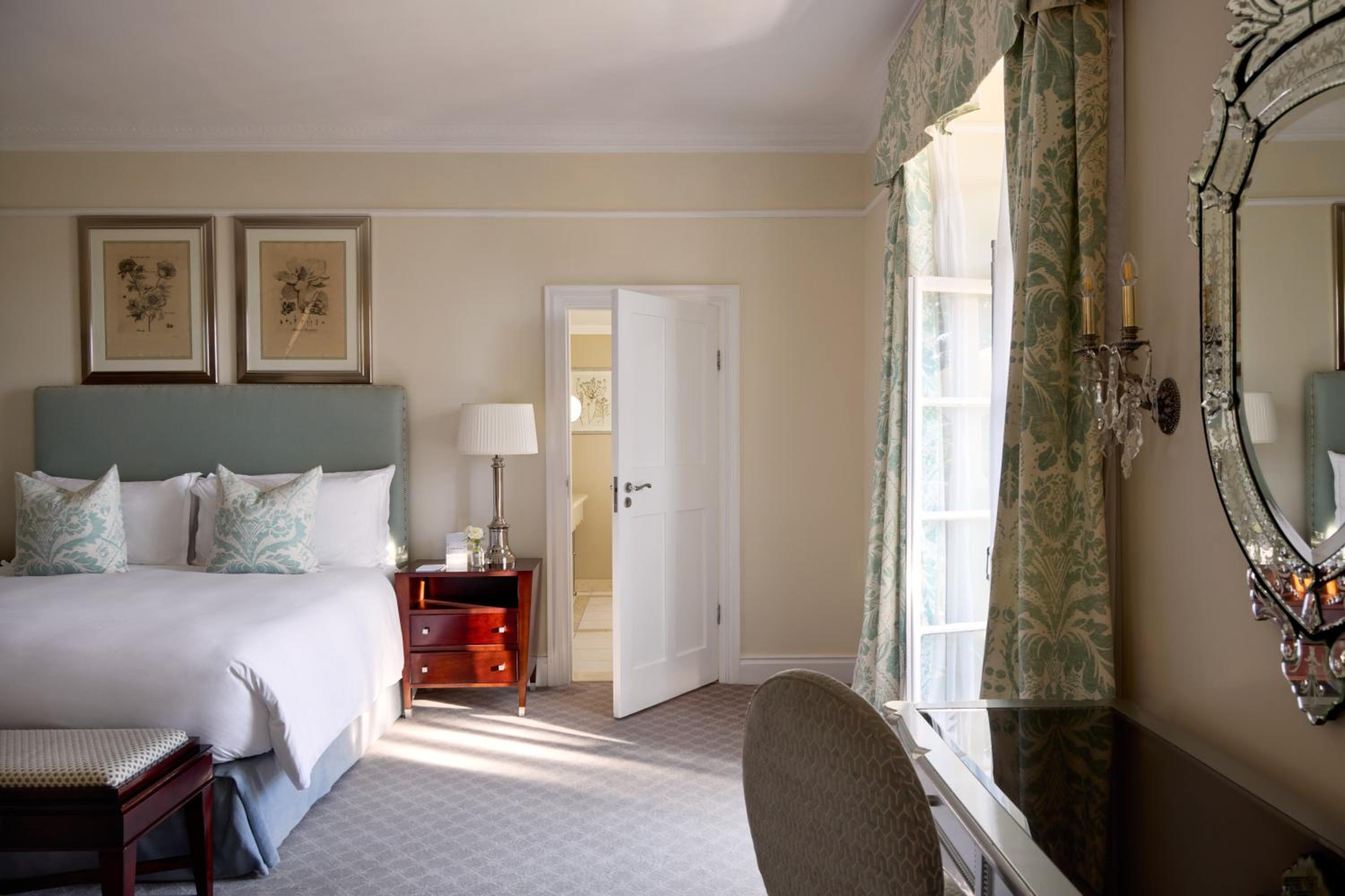 One-Bedroom Suite - Photo 2