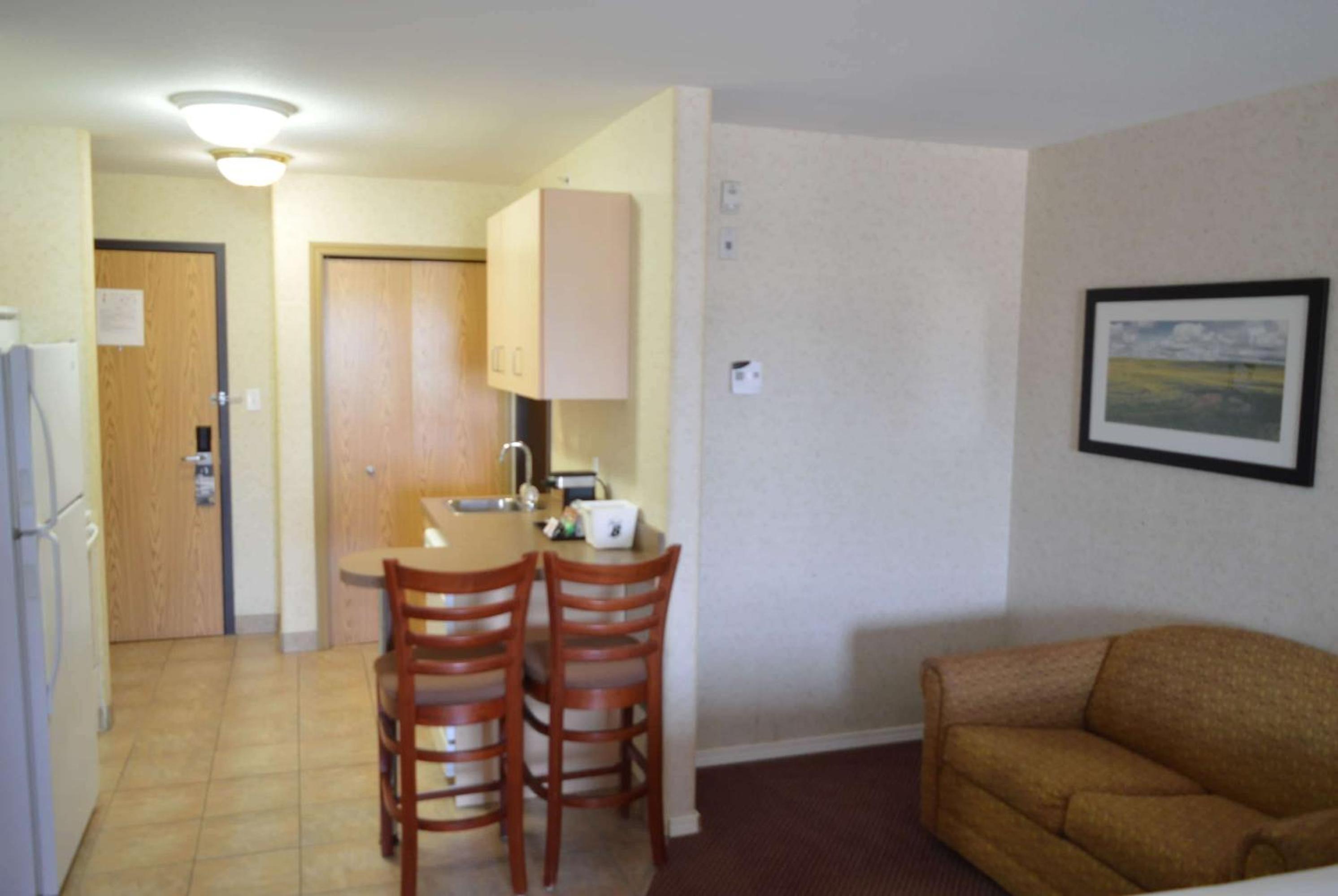 Queen Studio with Two Queen Beds, Sofa Bed and Kitchen - Non-Smoking - Photo 5
