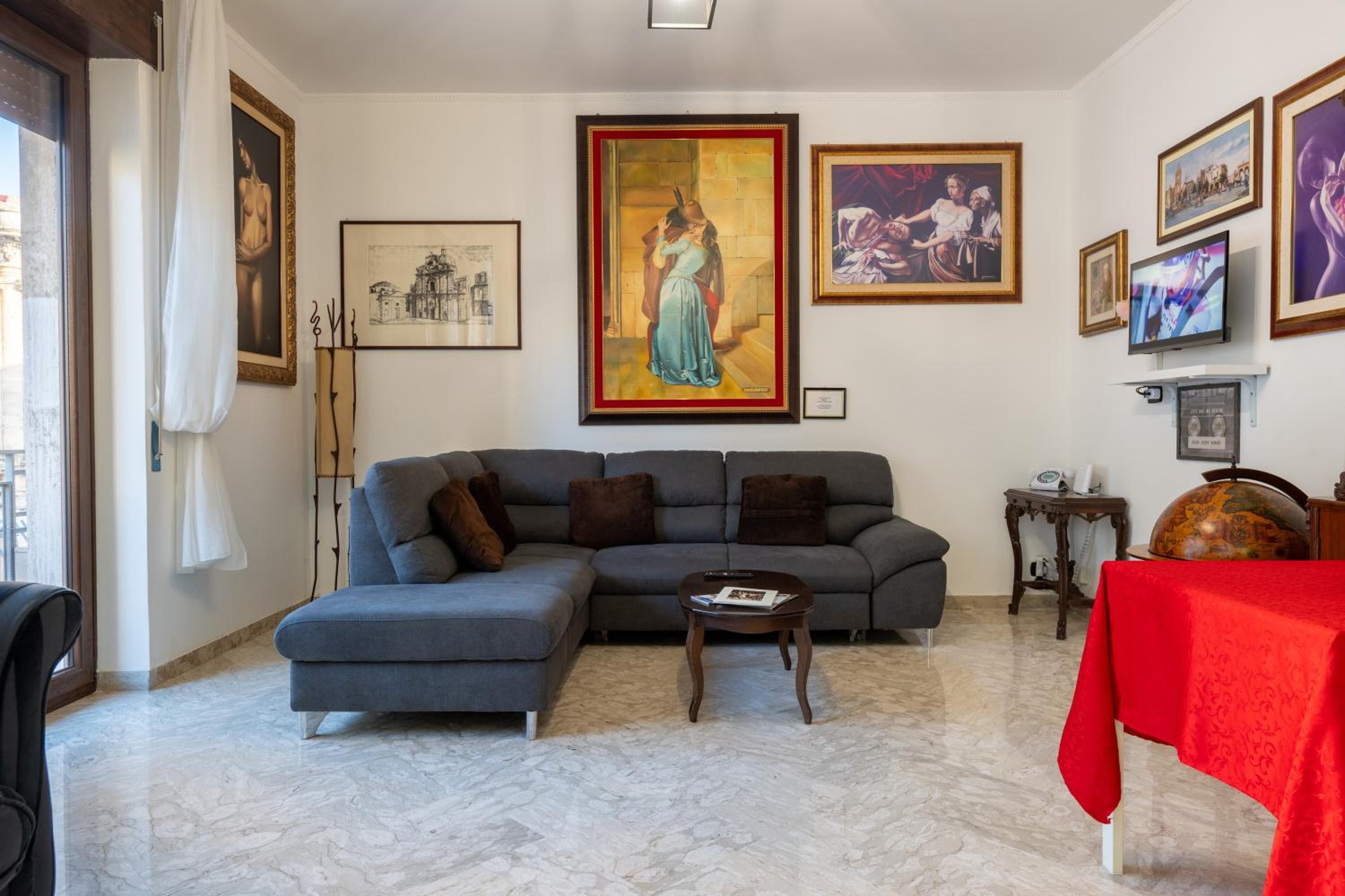 Two-Bedroom Deluxe Apartment with Balcony photo 1