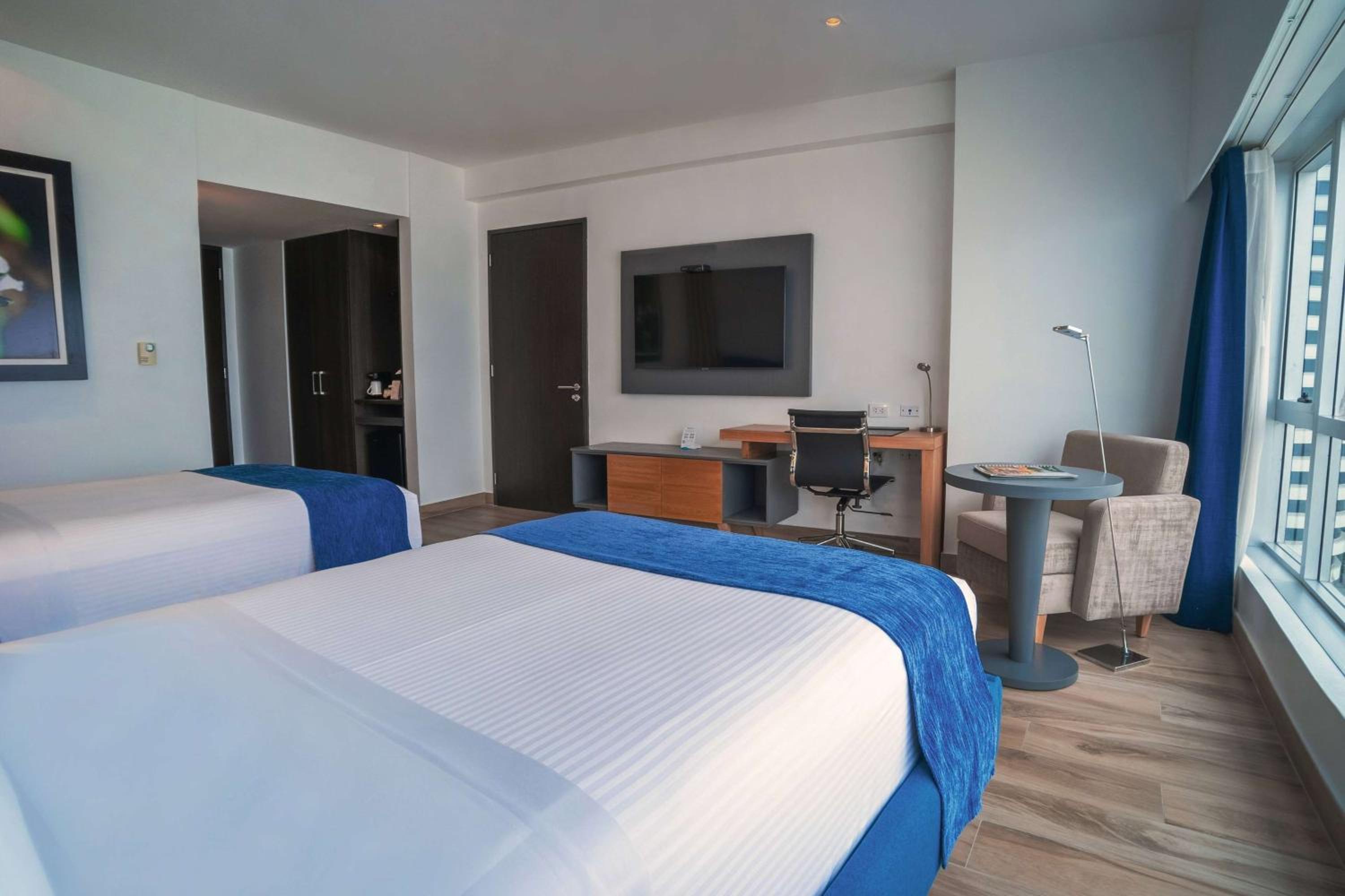 Business Room with Two Double Beds and River View photo 1