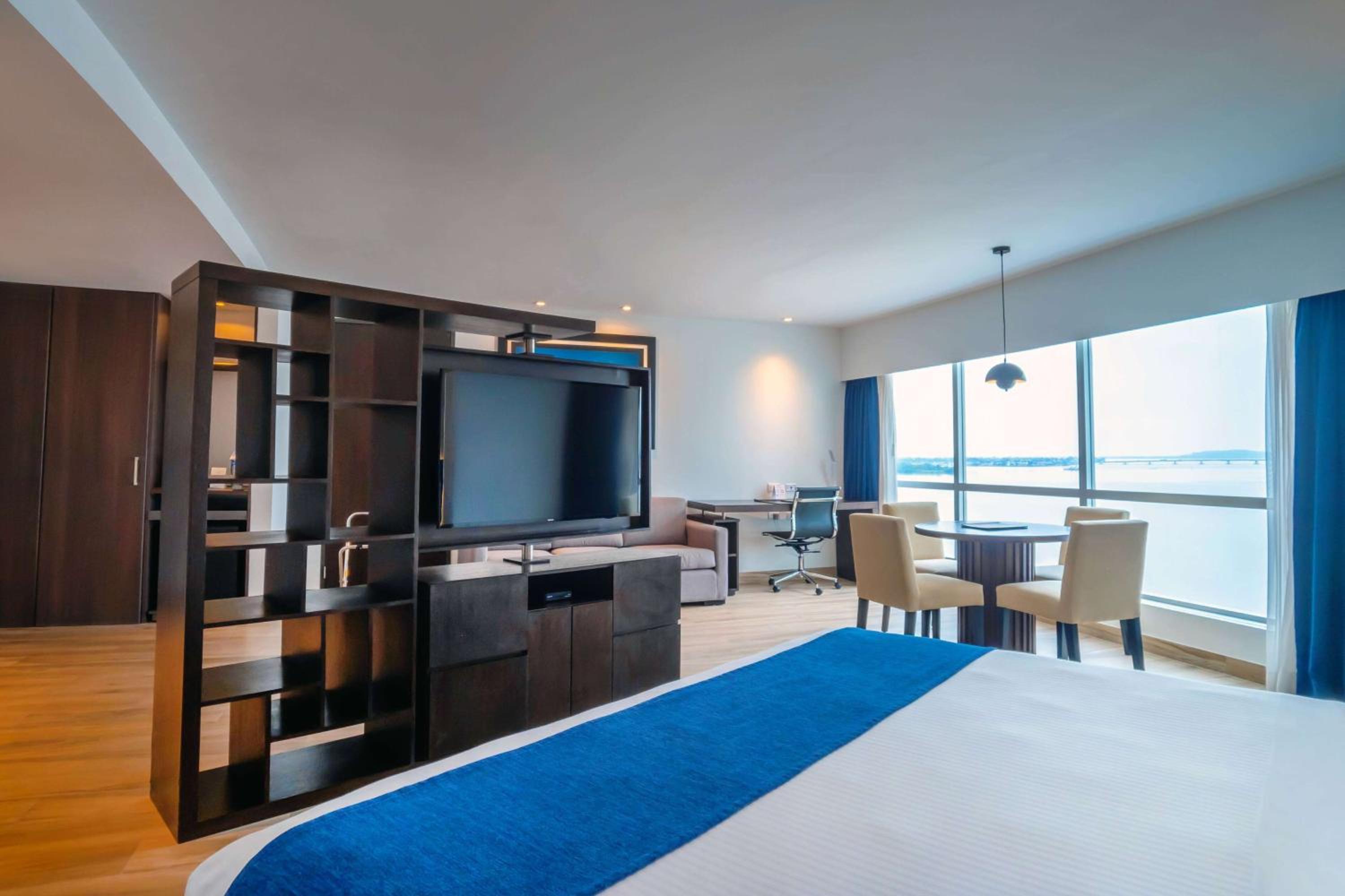 King Junior Suite with Jetted Tub, River View
