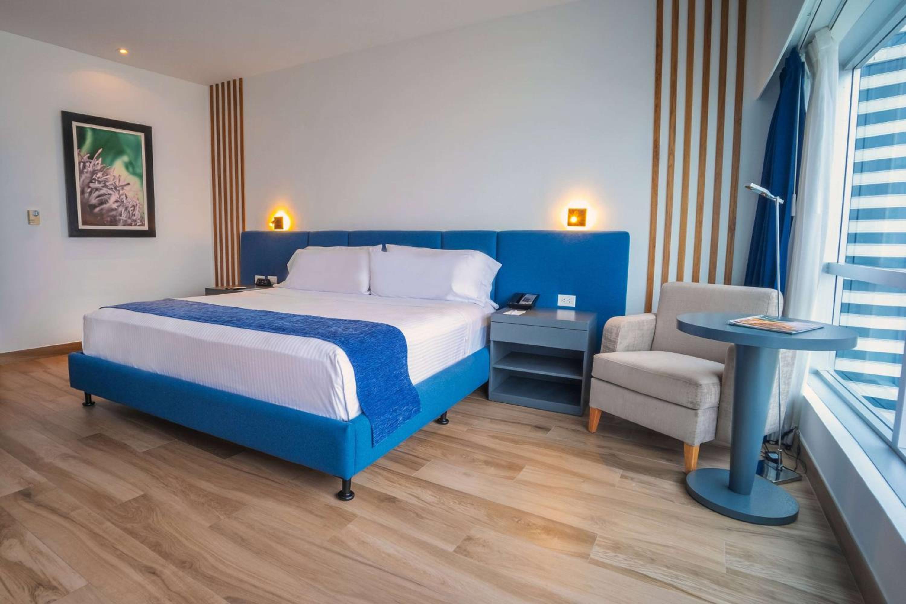 King Business Room with River View