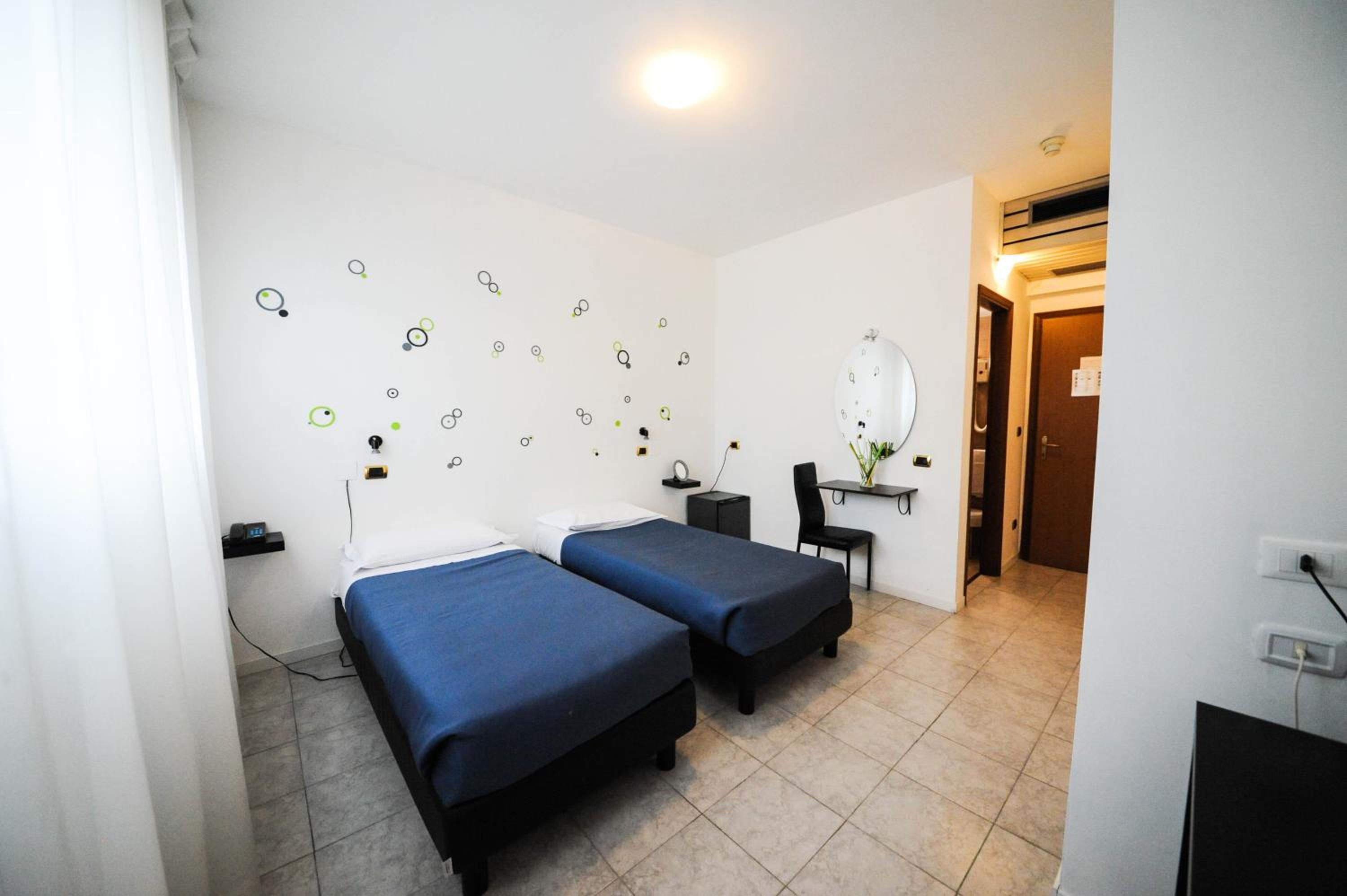 Economy Double Room - Photo 3