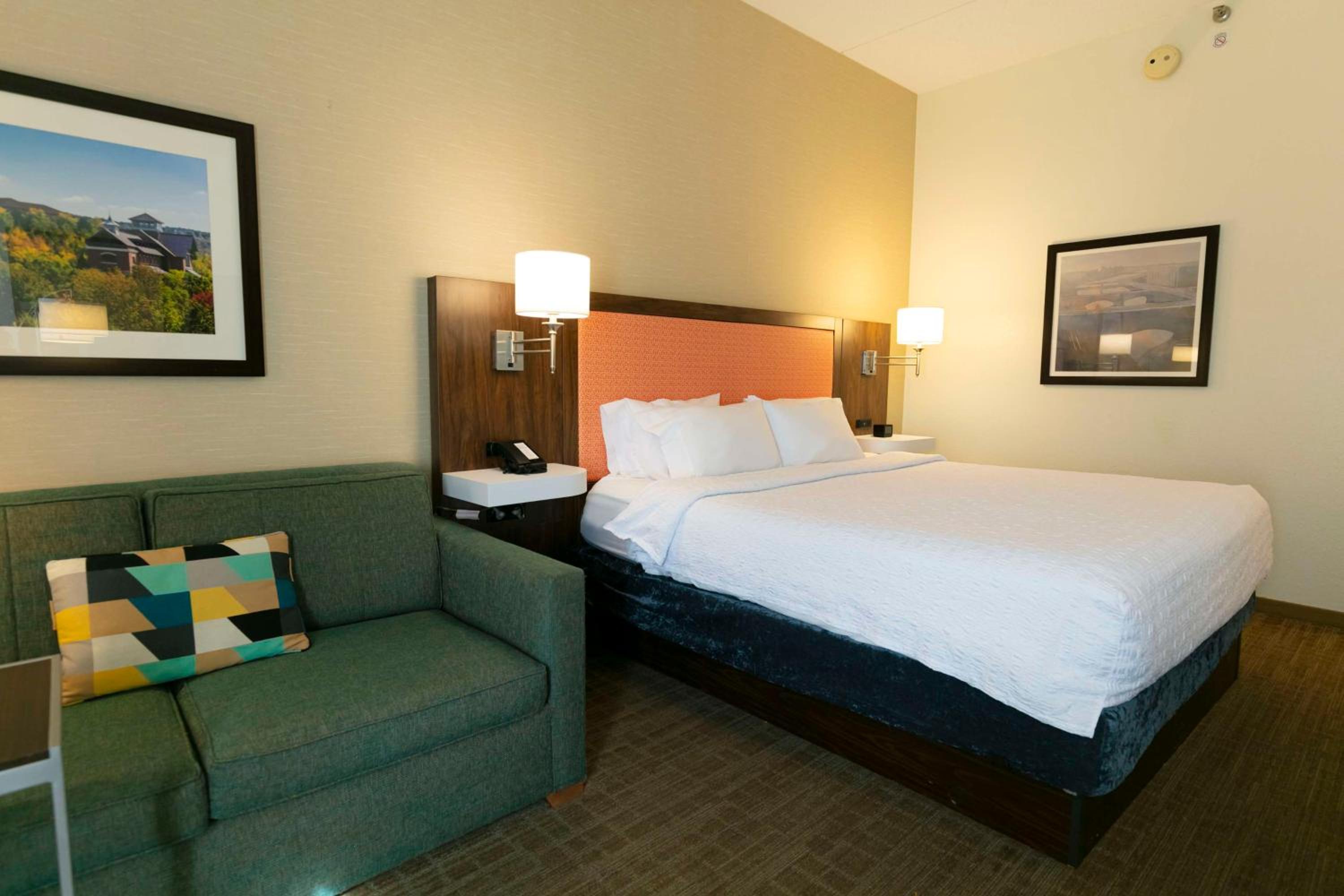 King Room - Non-Smoking - Photo 1