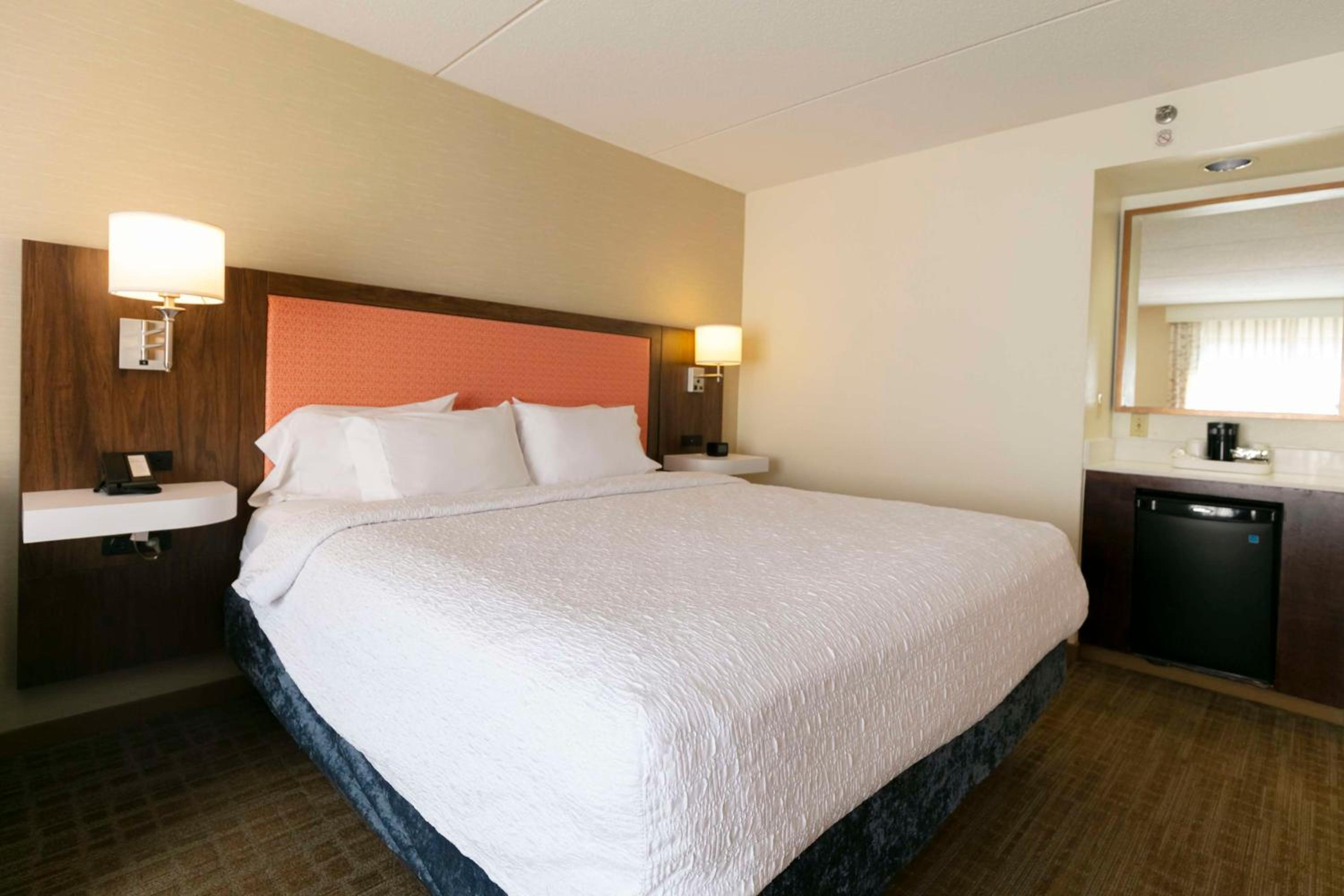 Extended King Room with Sofa Bed - Photo 4