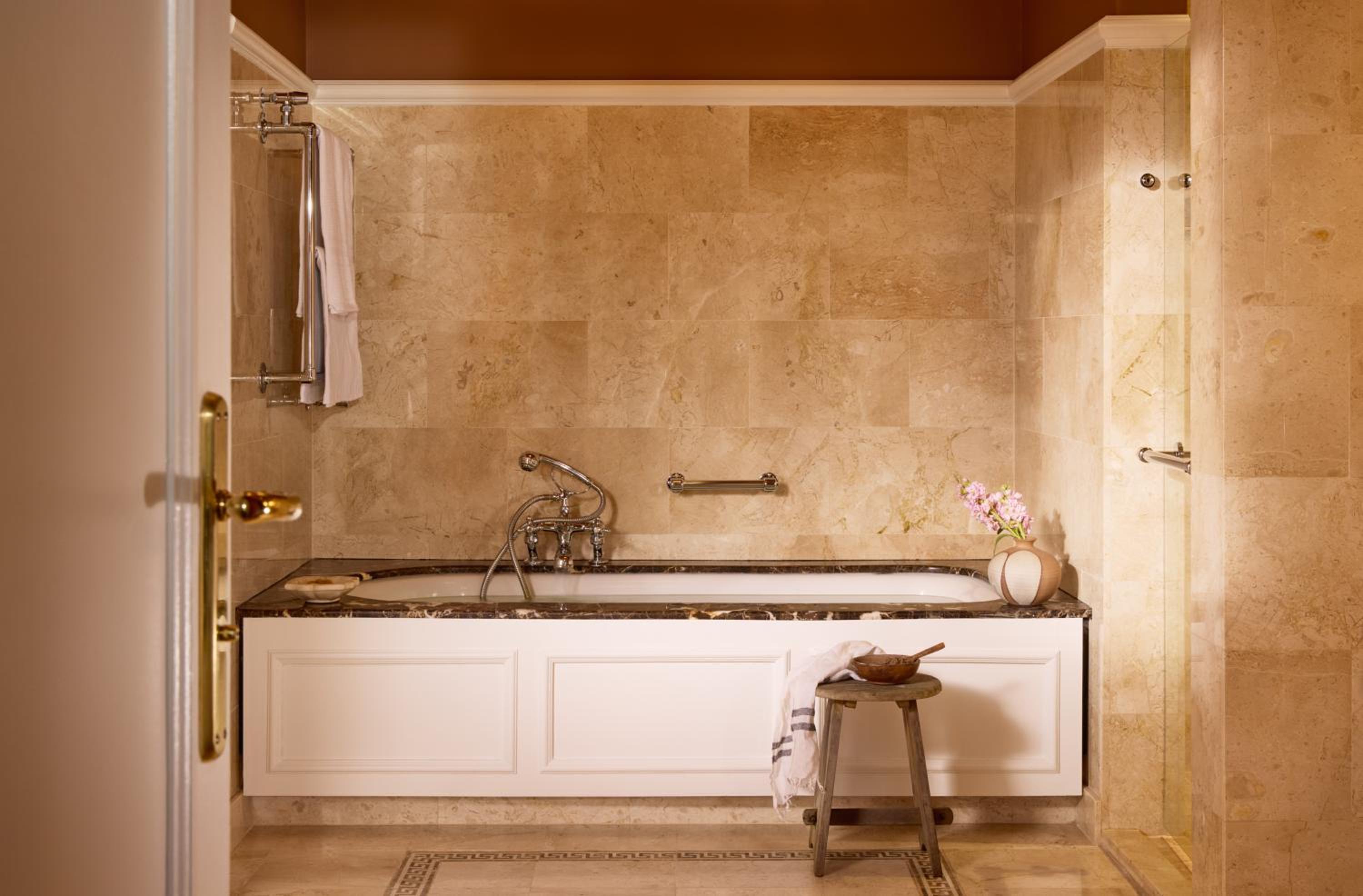 Suite - Photo 7