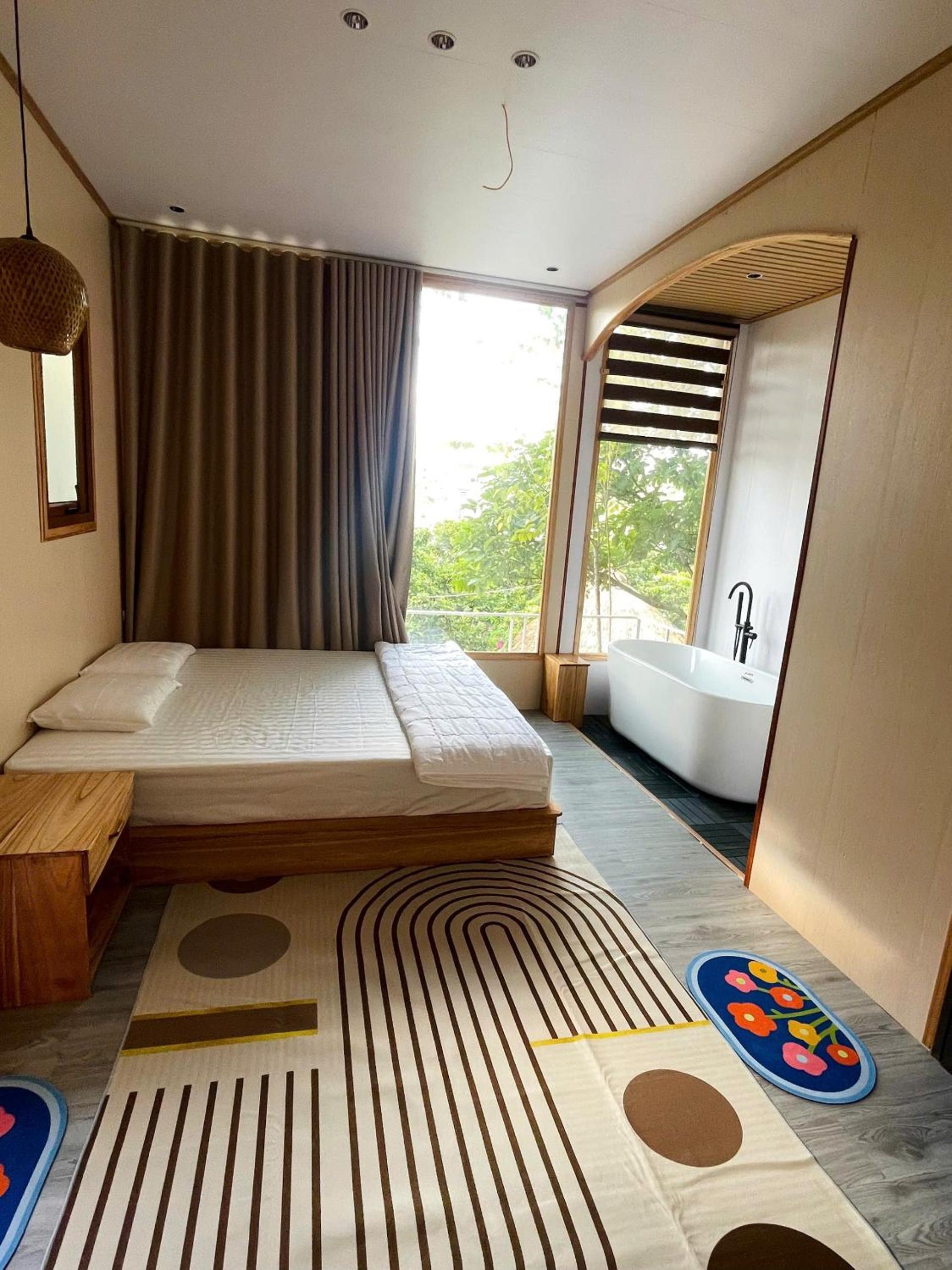 Deluxe Double Room with Bath photo 1