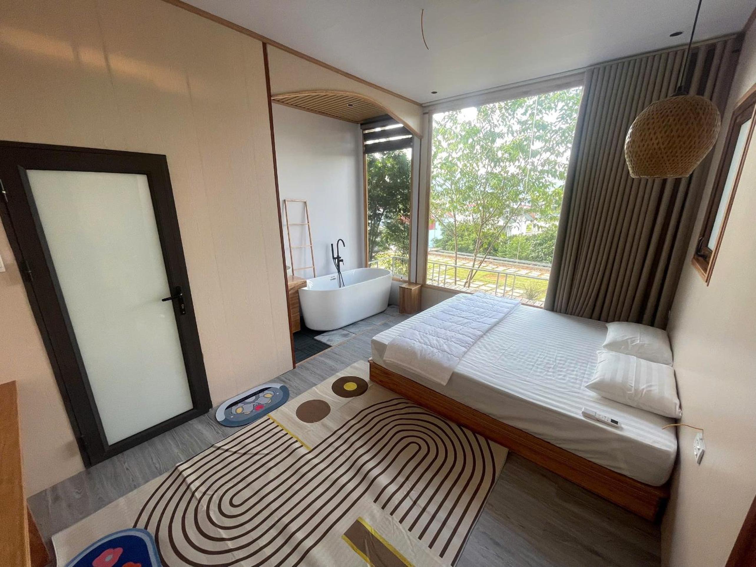 Deluxe Double Room with Bath photo 3