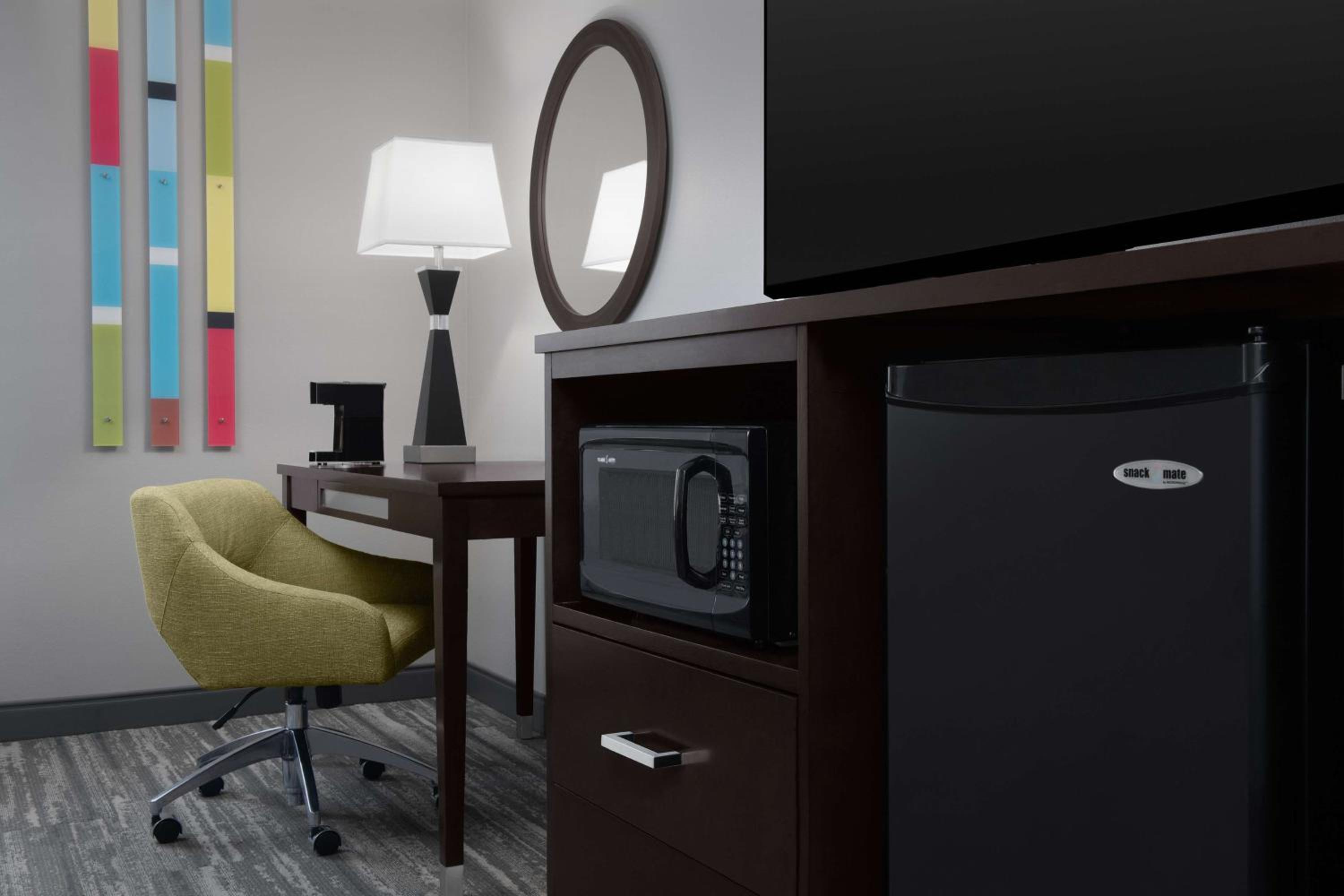 King Studio Suite with Sofa Bed - Non-Smoking photo 2