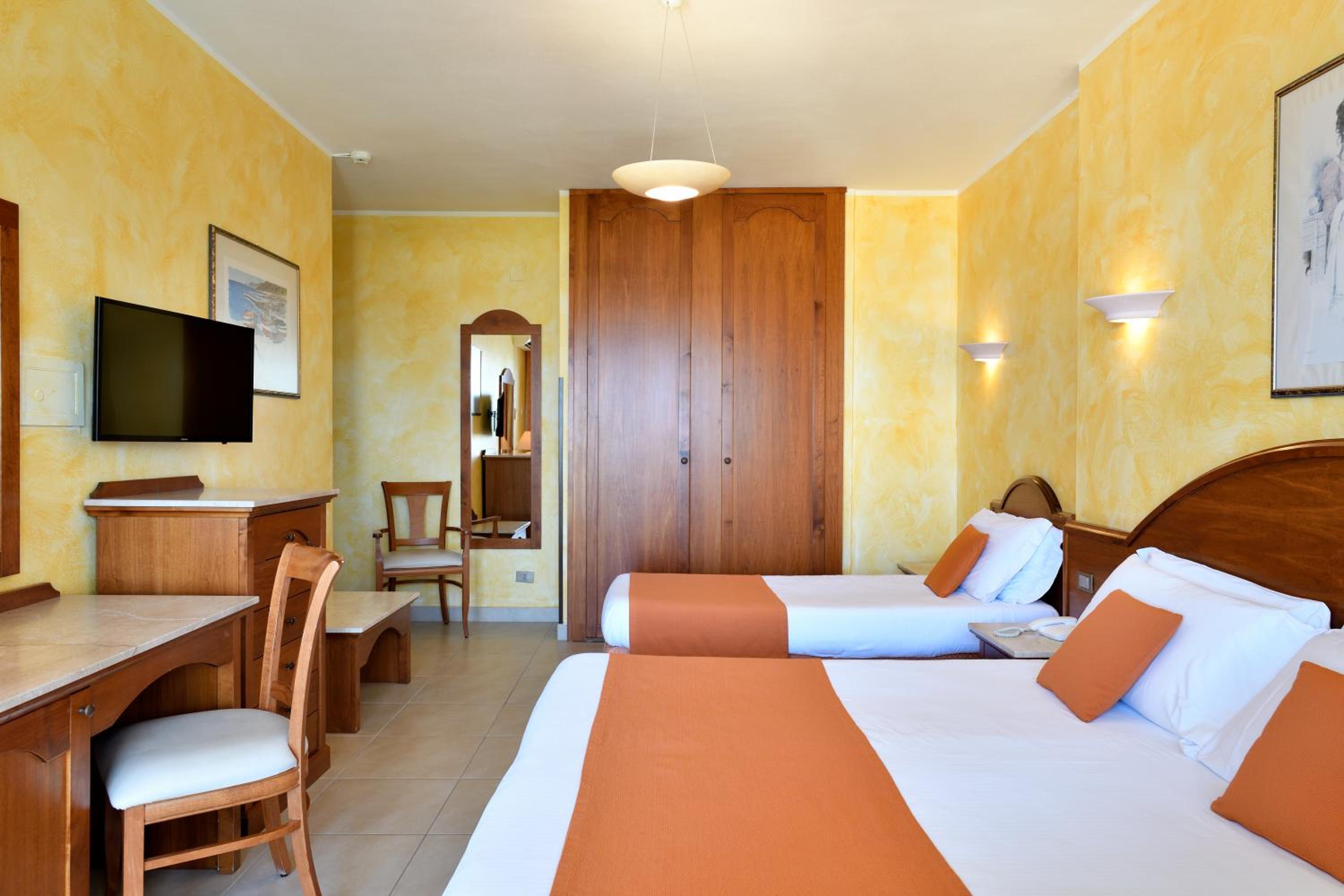 Standard Triple Room - Photo 3