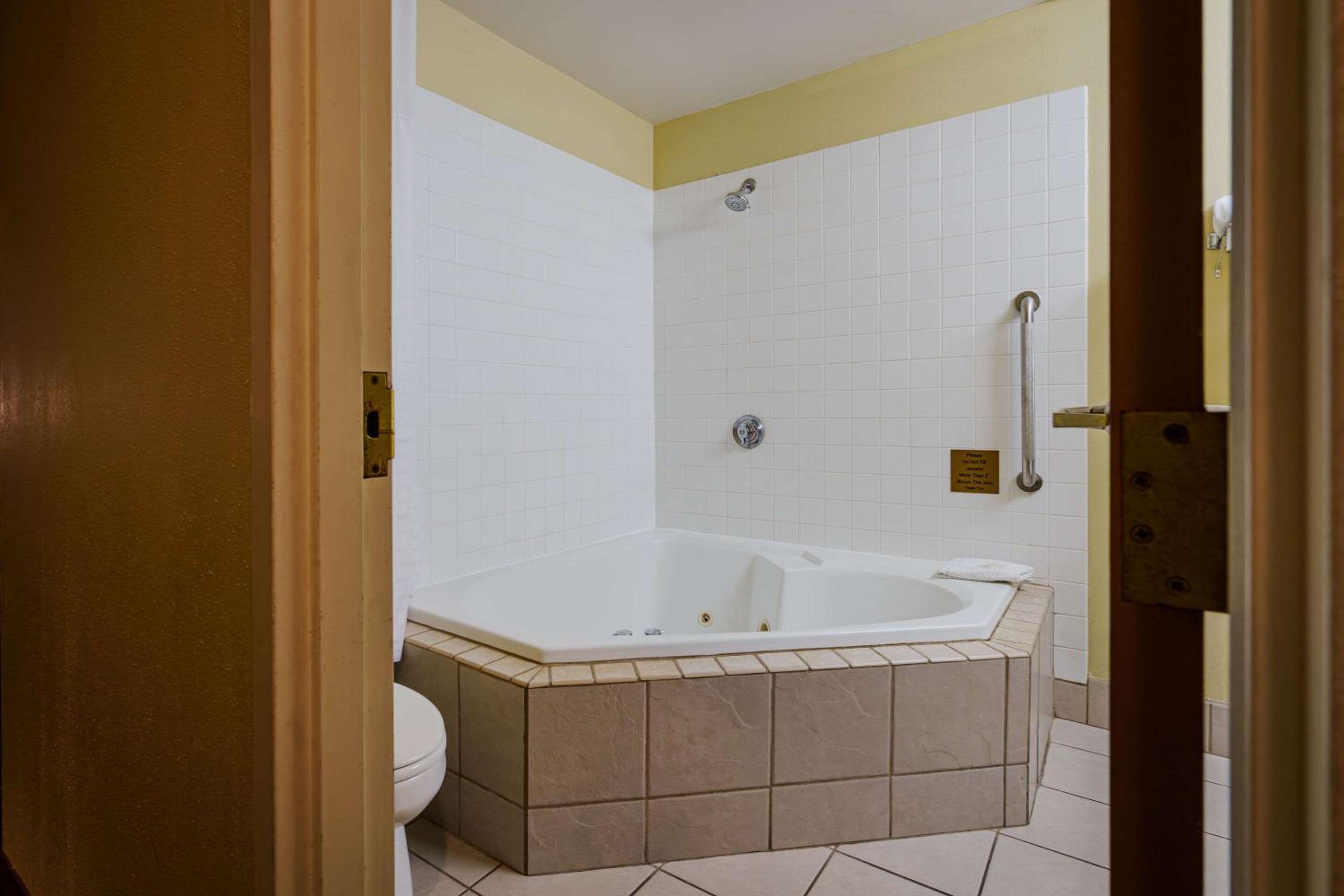 Queen Room with Whirlpool - Non Smoking/Interior Hall - Photo 1