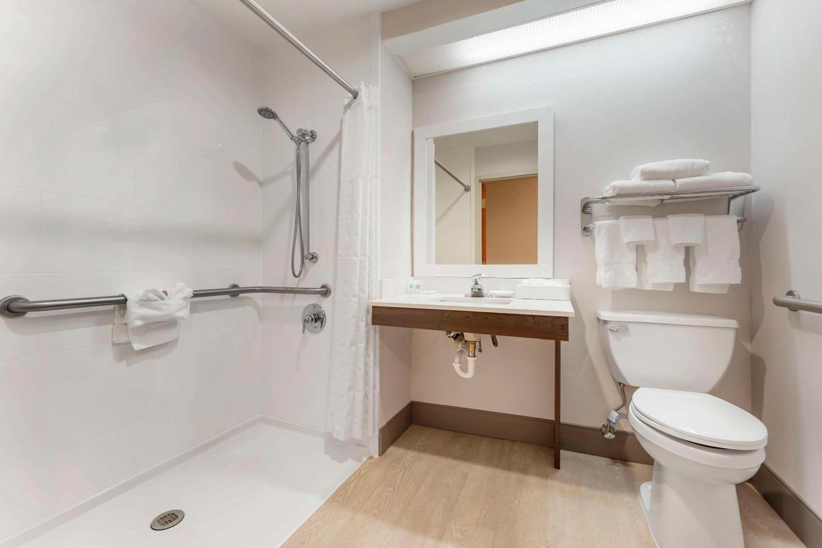 King Room - Accessible/Non-Smoking - Photo 4