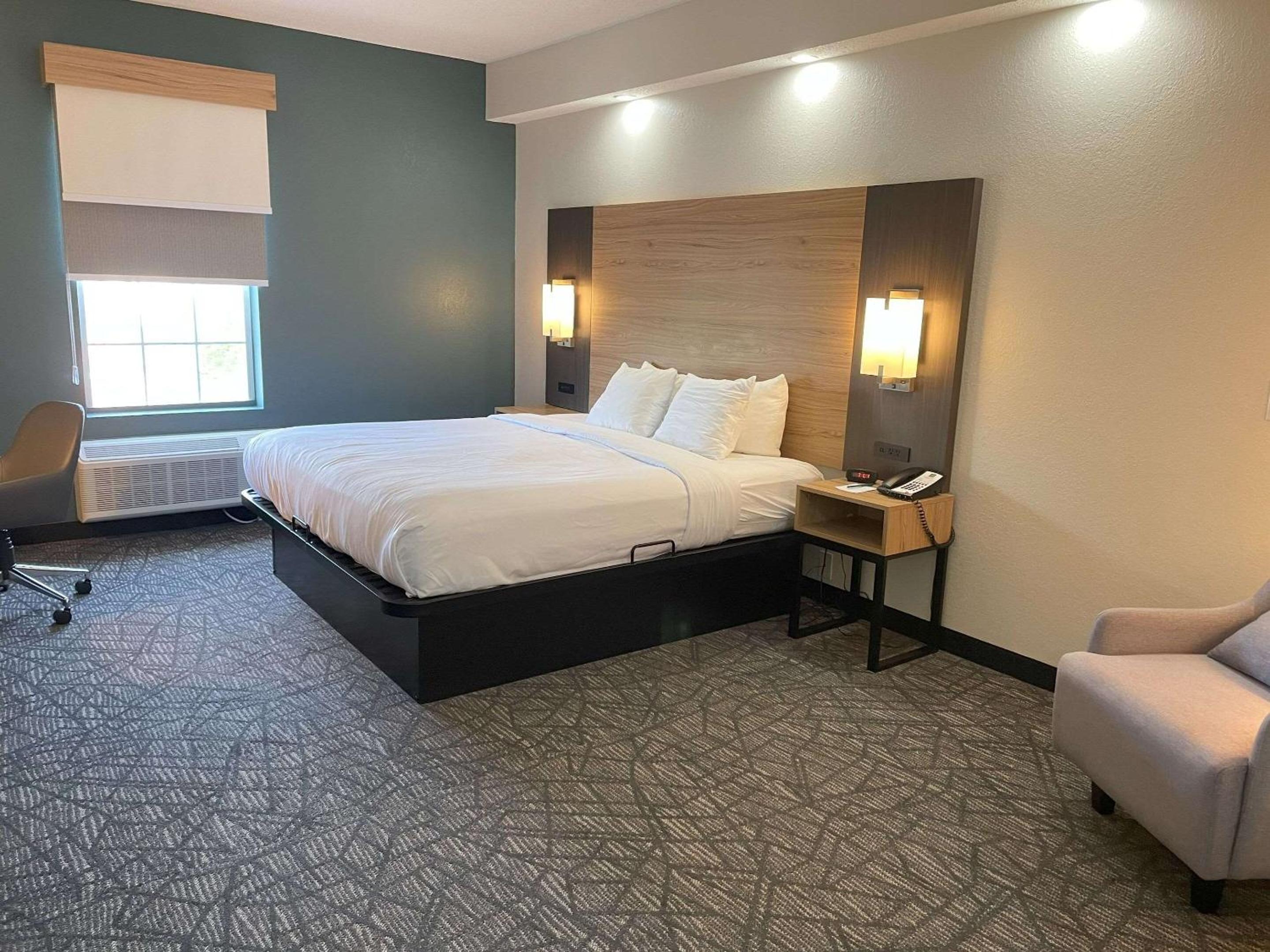 King Room - Non-Smoking - Photo 1