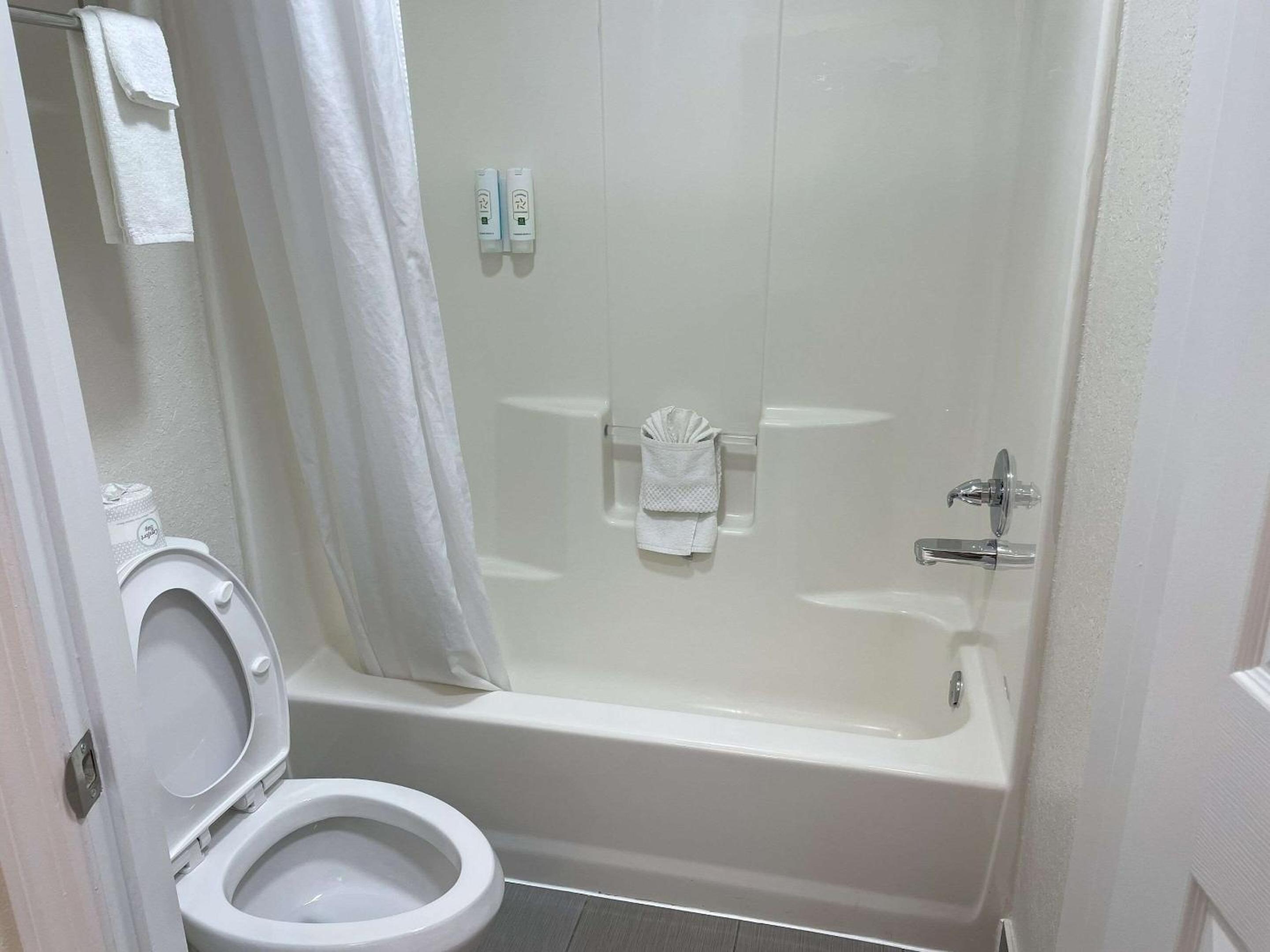 King Room - Non-Smoking - Photo 12