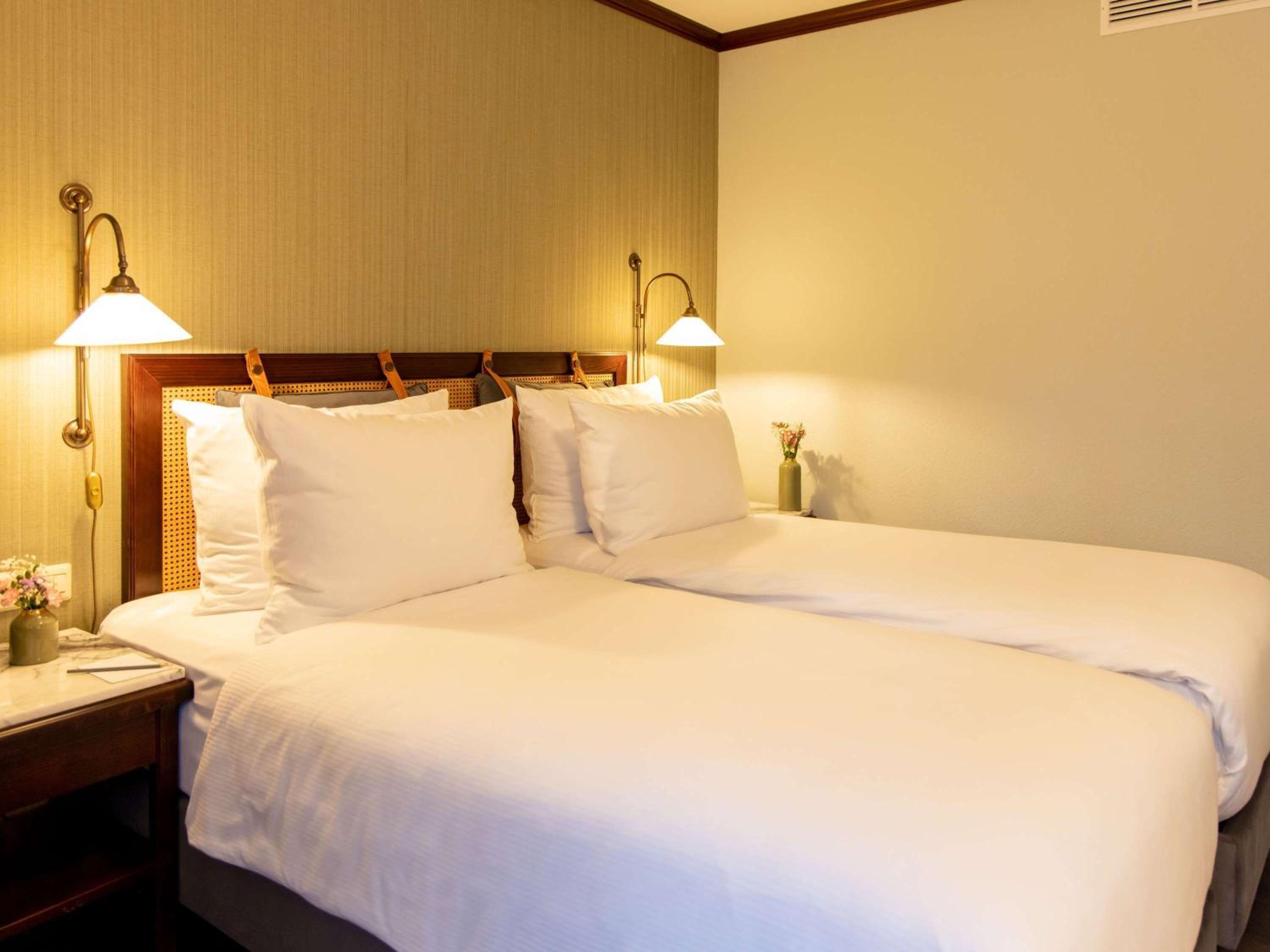 Standard Twin Room - Photo 8