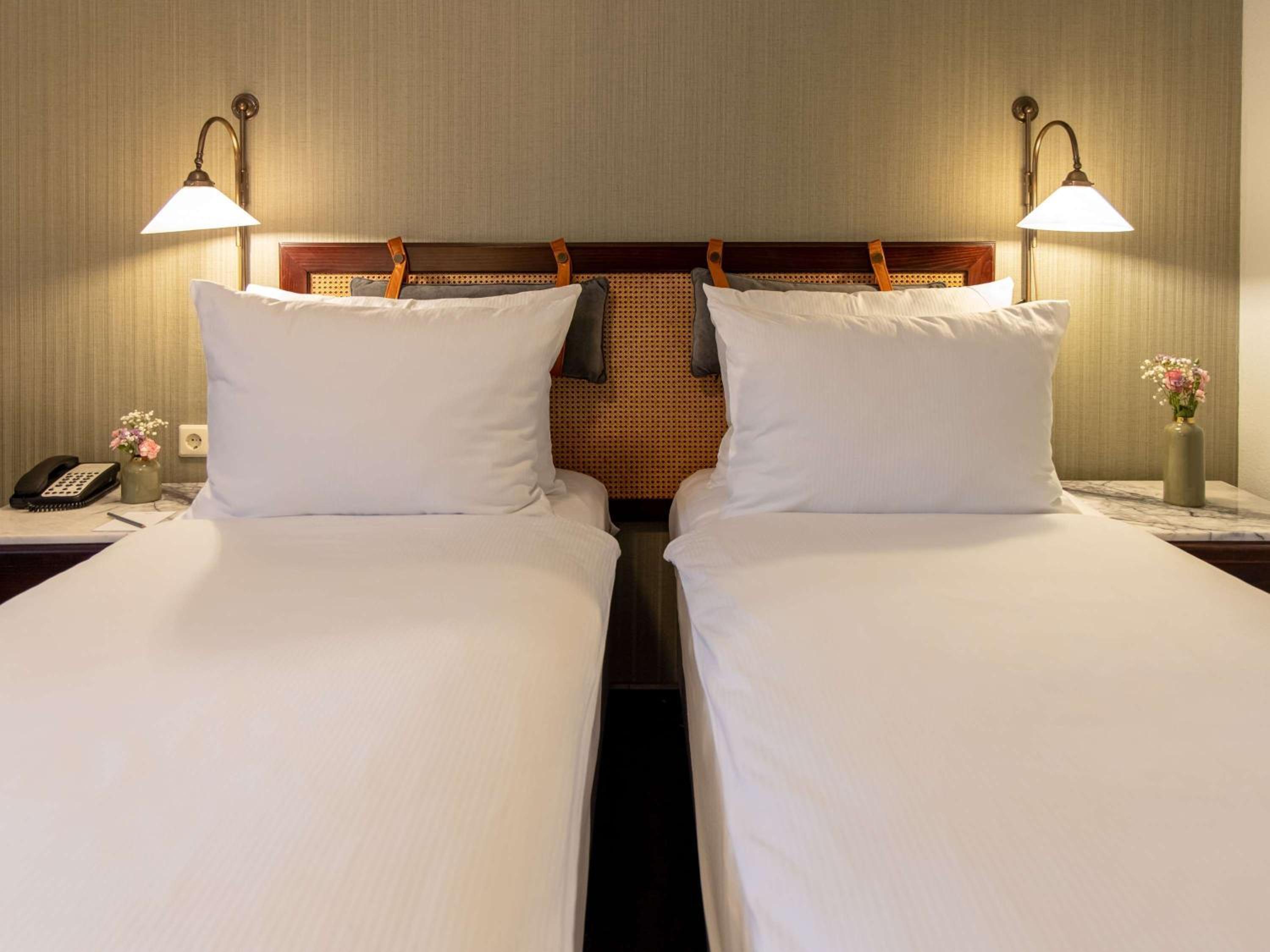 Standard Twin Room - Photo 9