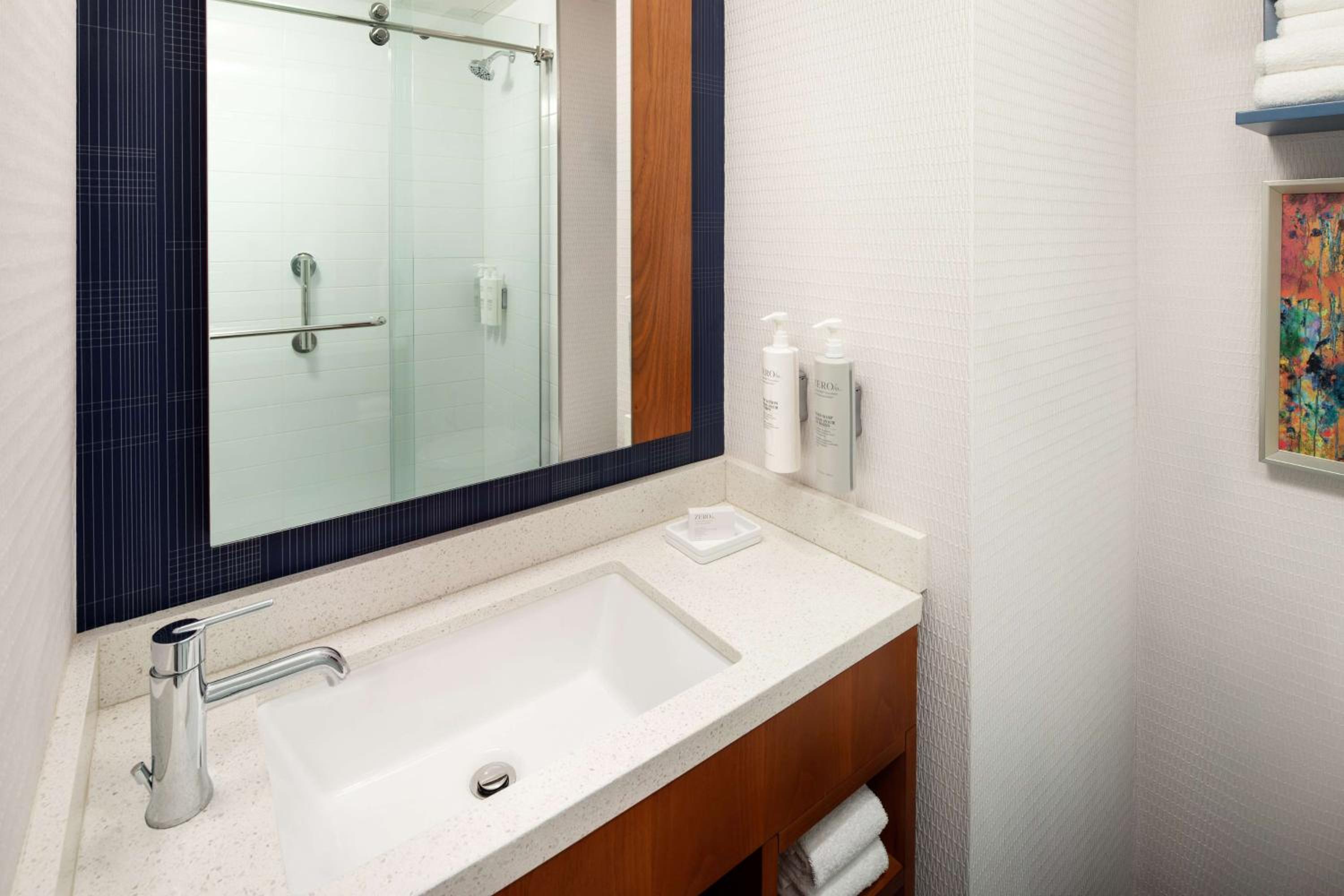 King Room with City View - Hearing Accessible photo 2